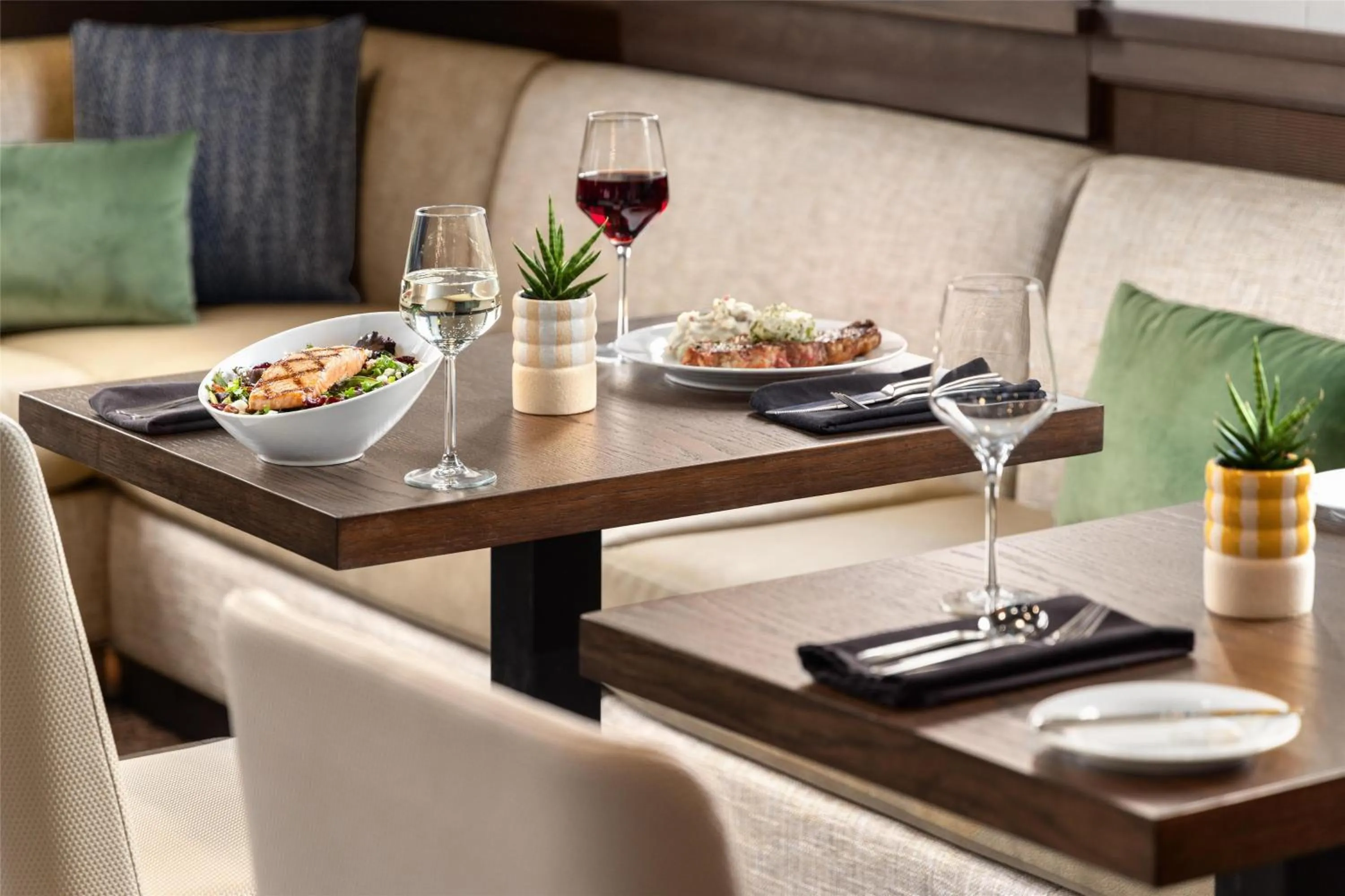 Restaurant/places to eat in Hilton Garden Inn Burlington Downtown