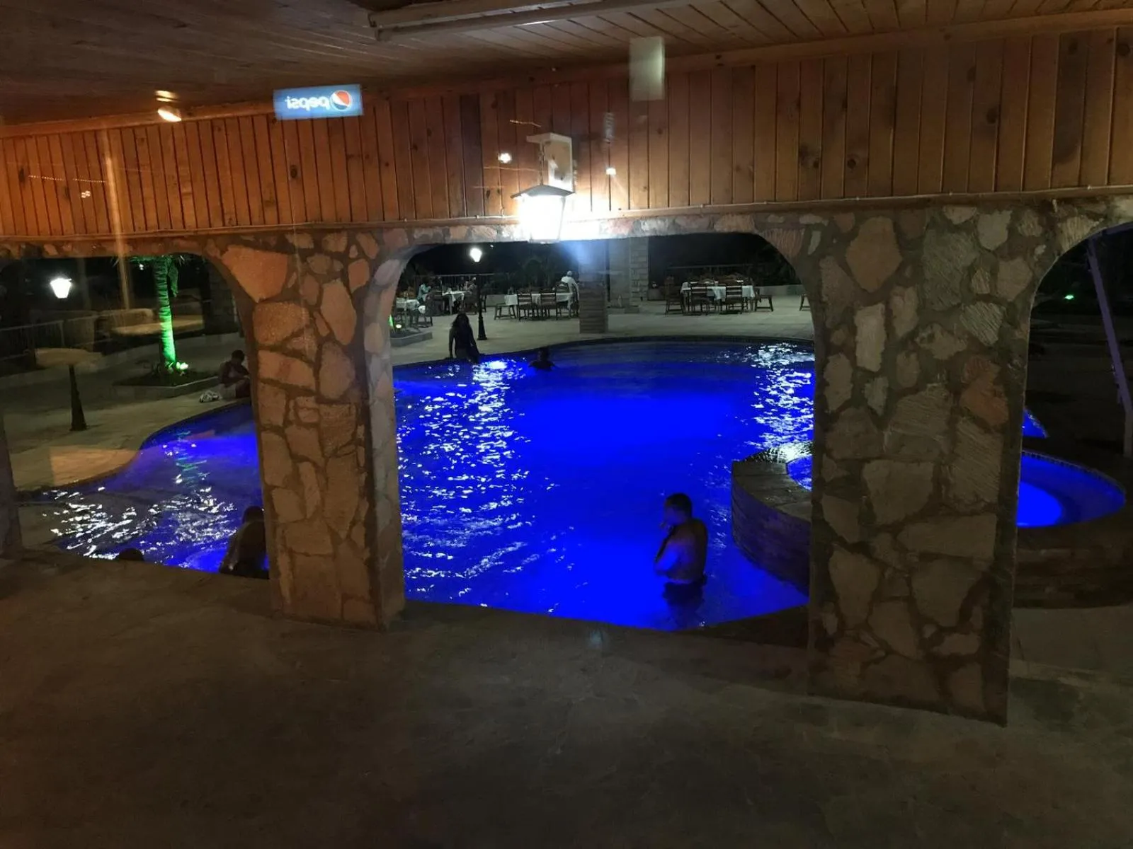 Swimming pool in Lake Safari Lodge