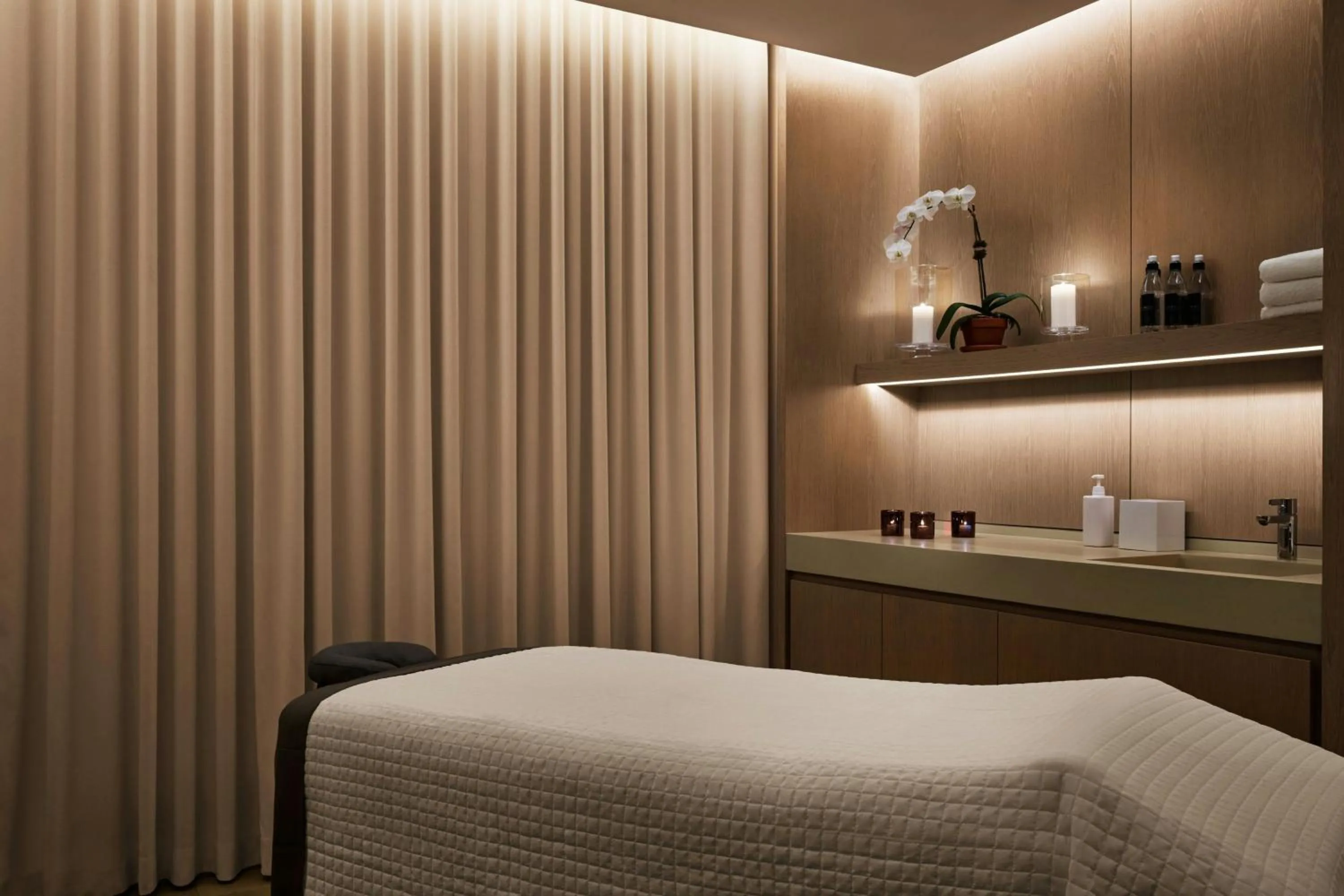 Spa and wellness centre/facilities, Bed in The New York EDITION