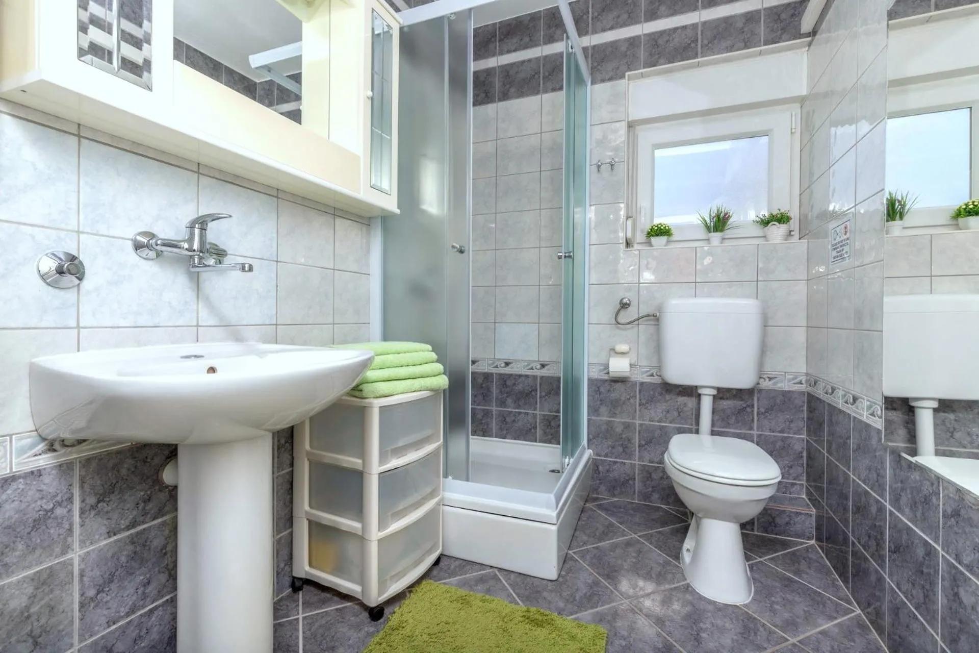 Shower in Apartments Kremenici