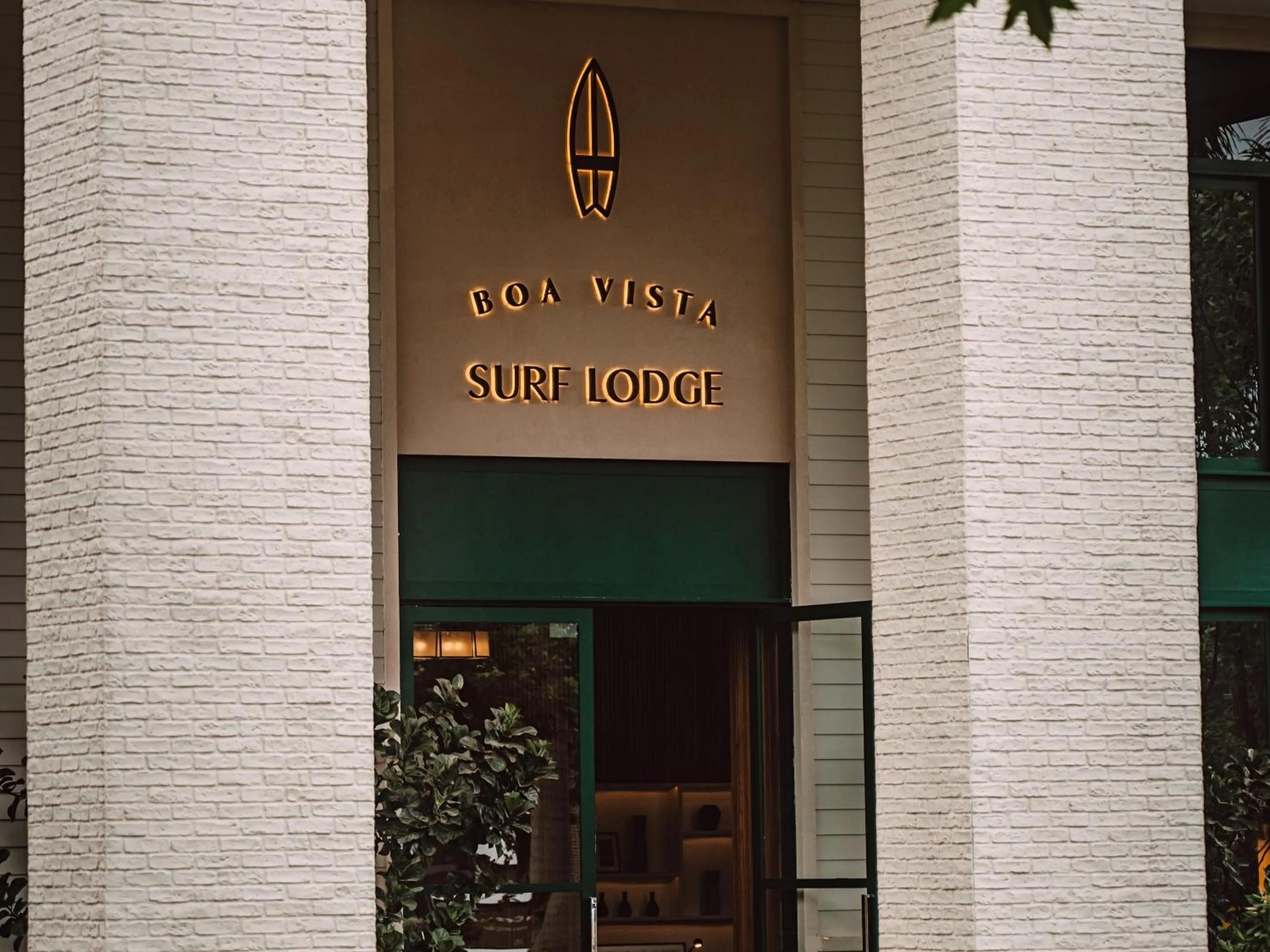 Facade/entrance in Boa Vista Surf Lodge