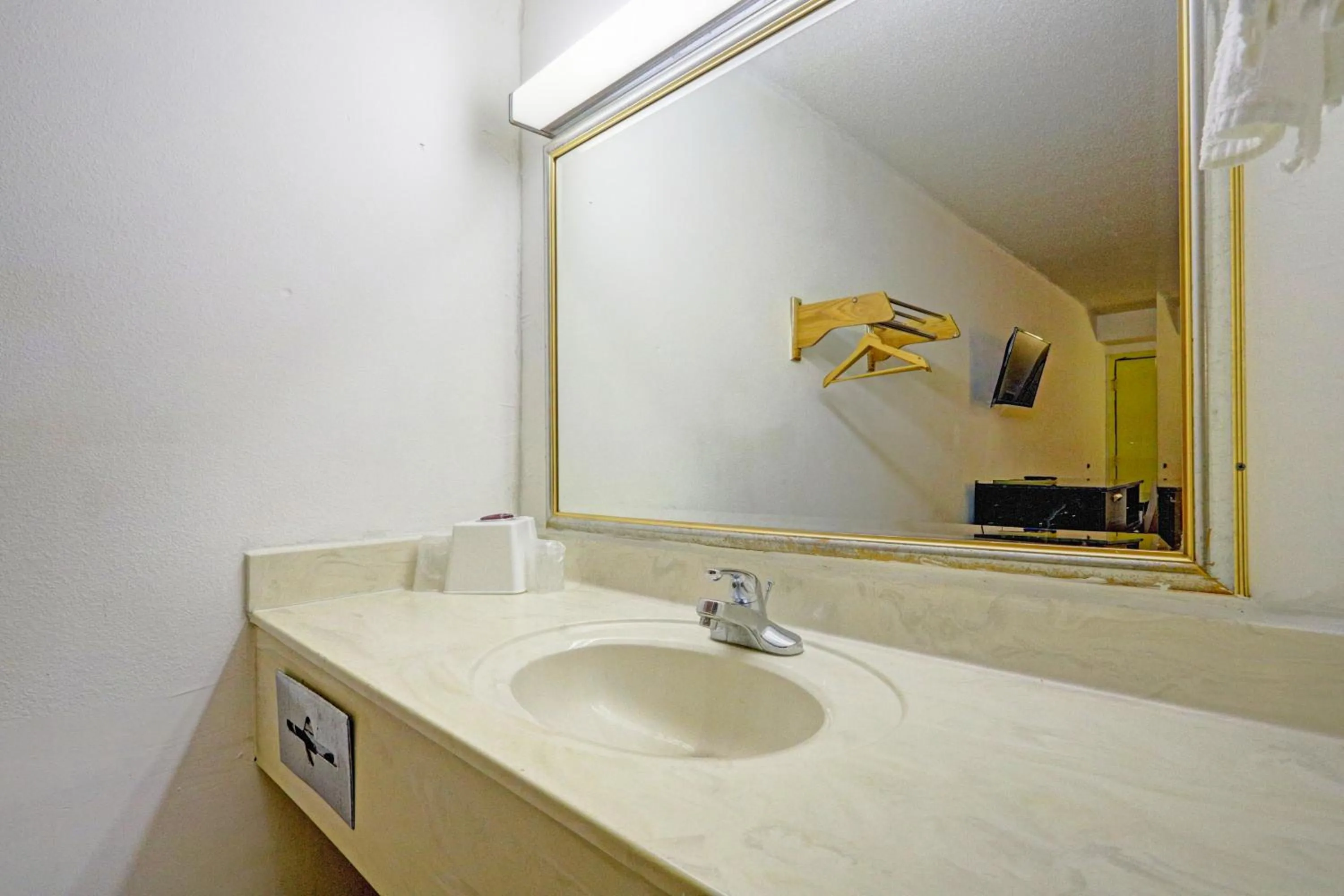 Bathroom in Brookville Inn By OYO Near Dayton International Airport