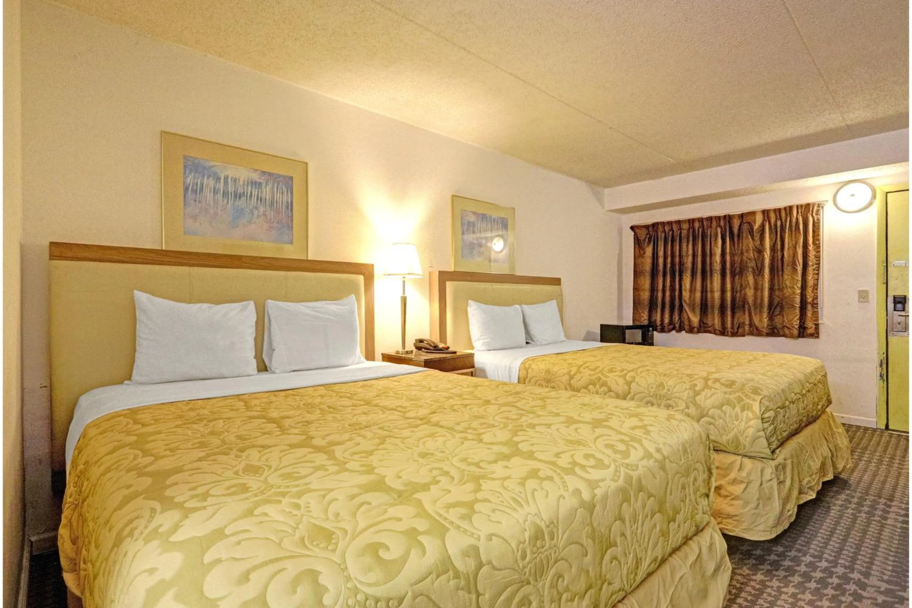Bedroom, Bed in Brookville Inn By OYO Near Dayton International Airport