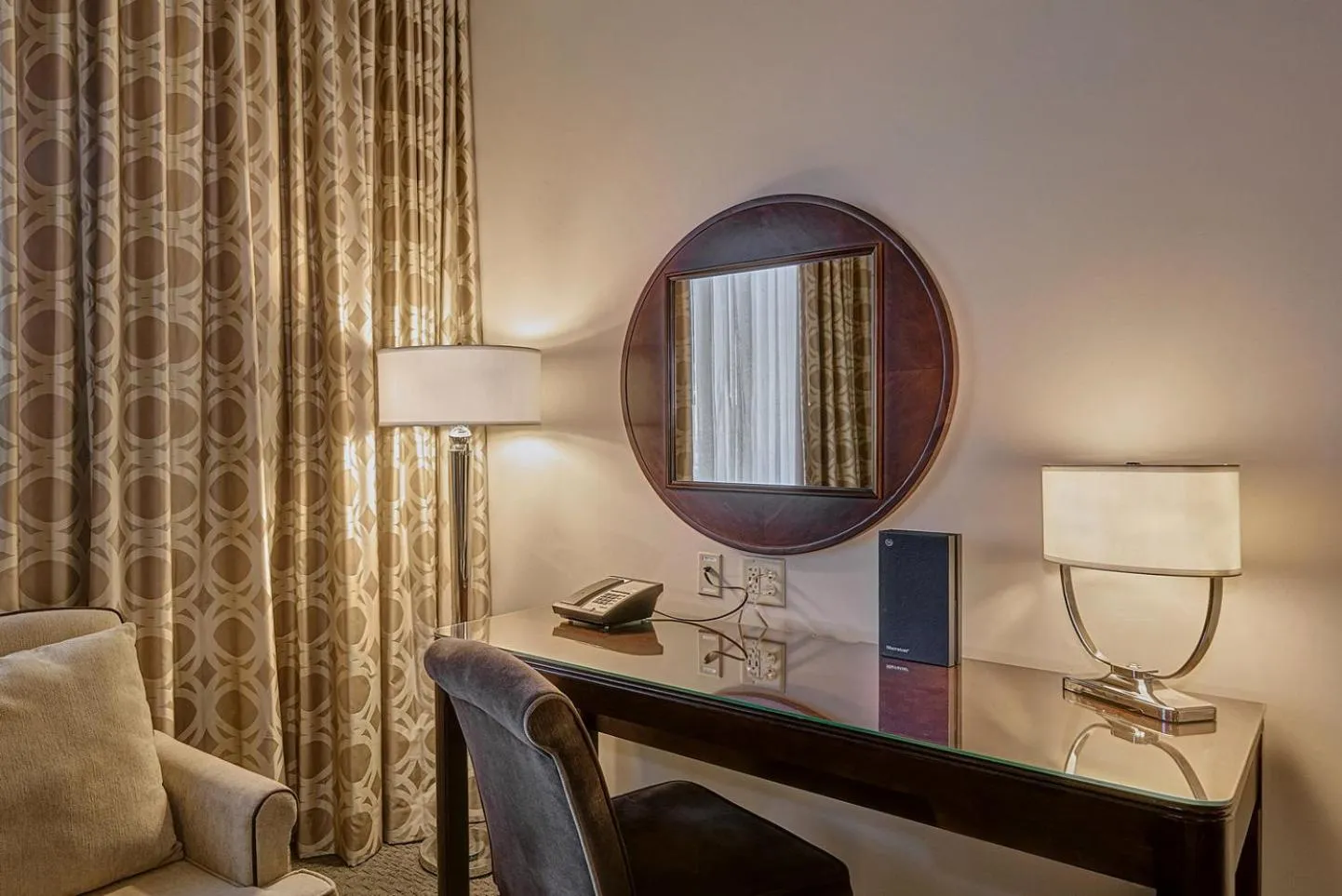 Seating area in Sheraton Mesa Hotel at Wrigleyville West