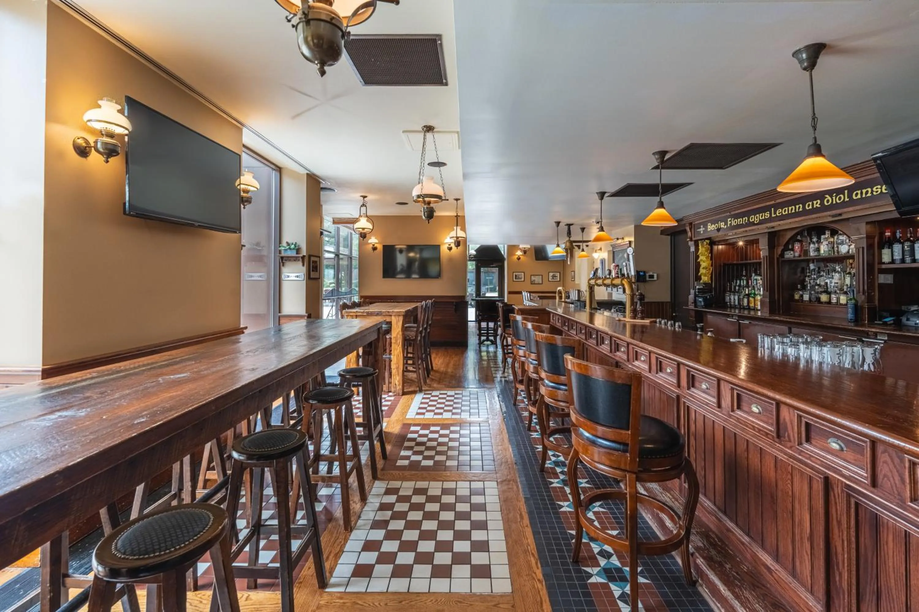 Restaurant/places to eat in DEV Hotel and Conference Centre