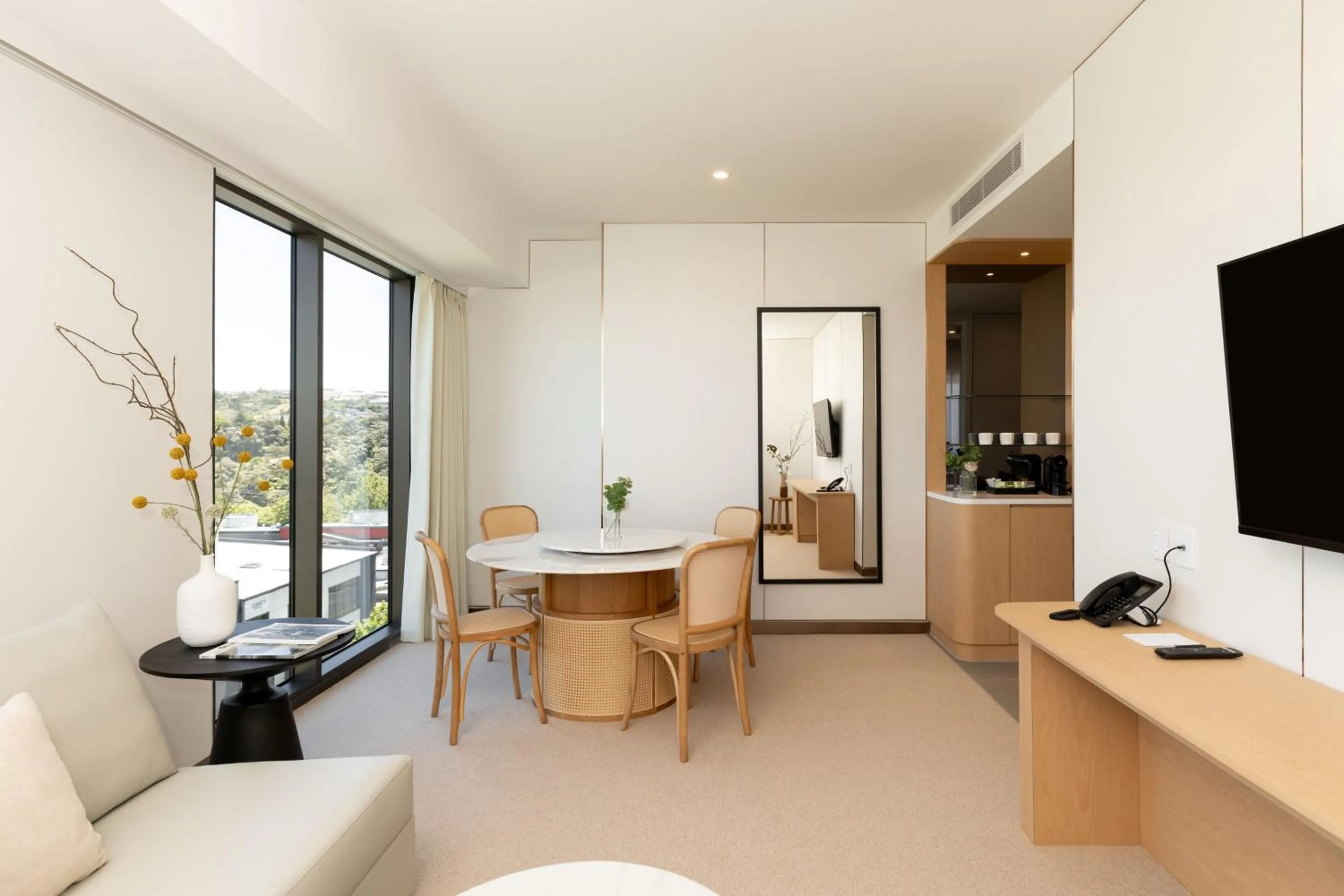 Communal lounge/ TV room in Maxim Hotel - Auckland