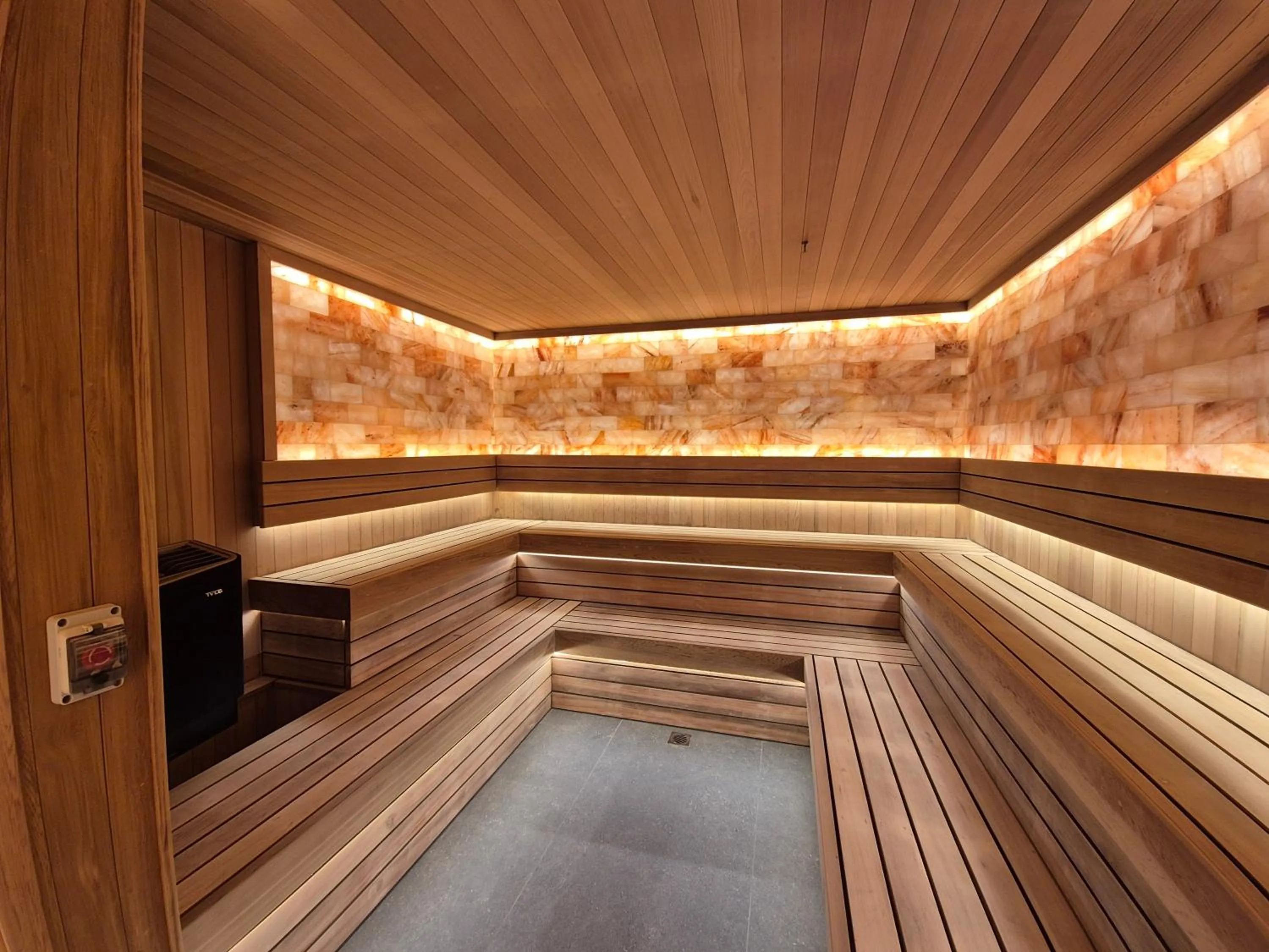 Sauna in Maxim Hotel - Auckland