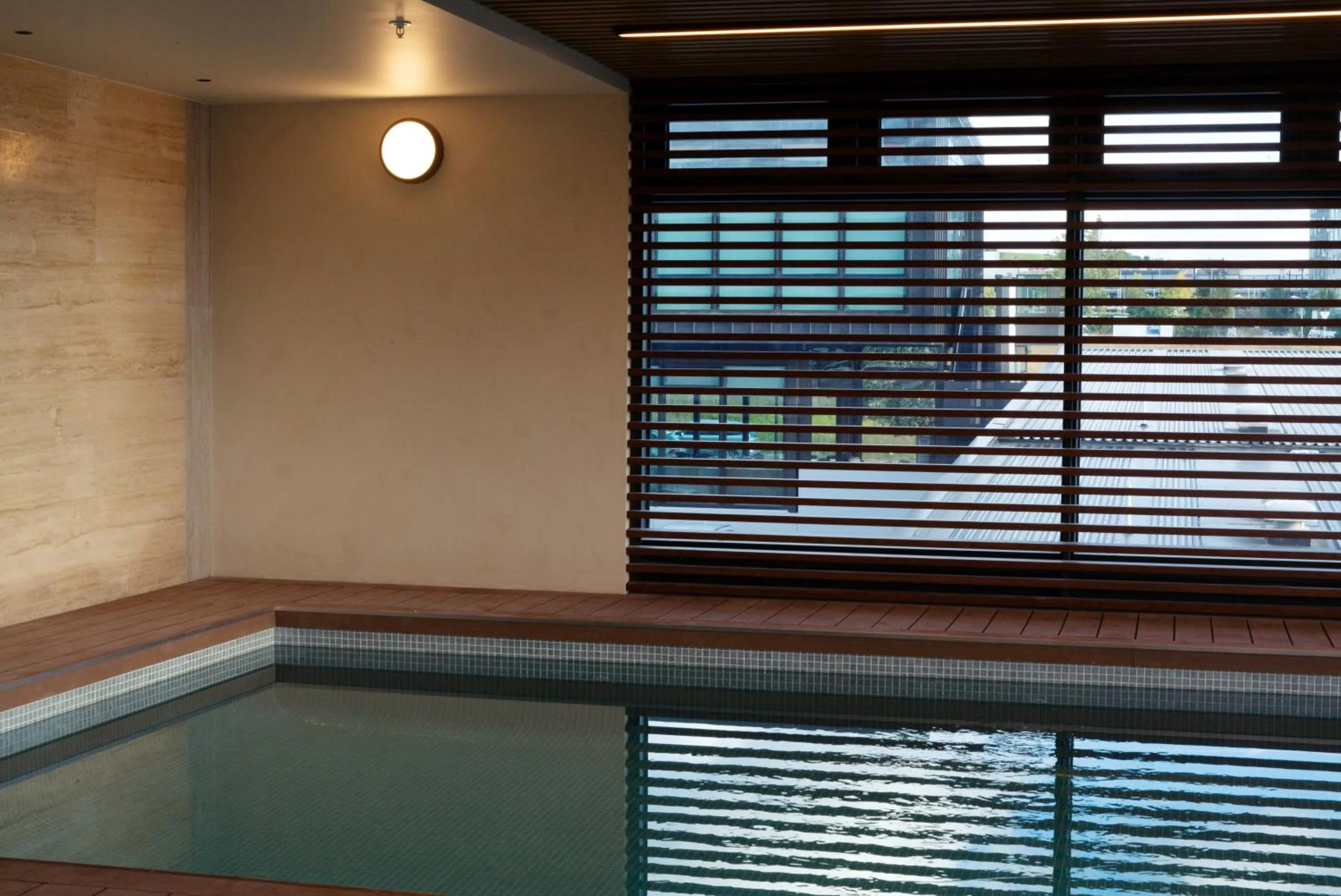 Swimming pool in Maxim Hotel - Auckland