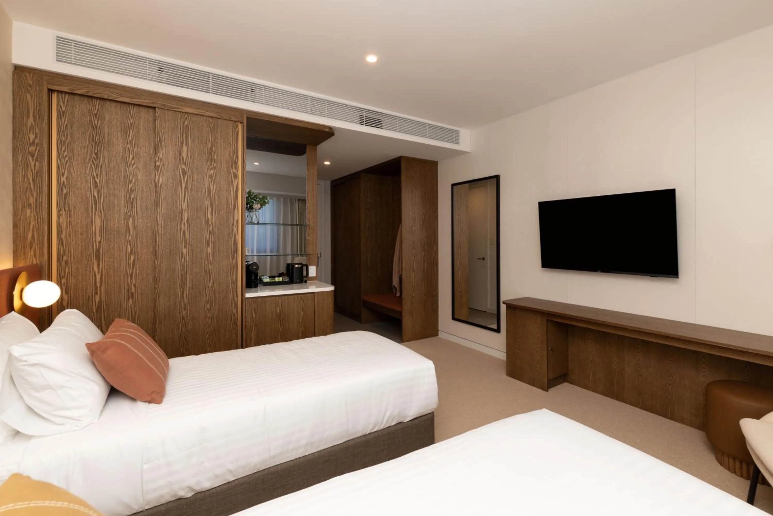 Bed in Maxim Hotel - Auckland