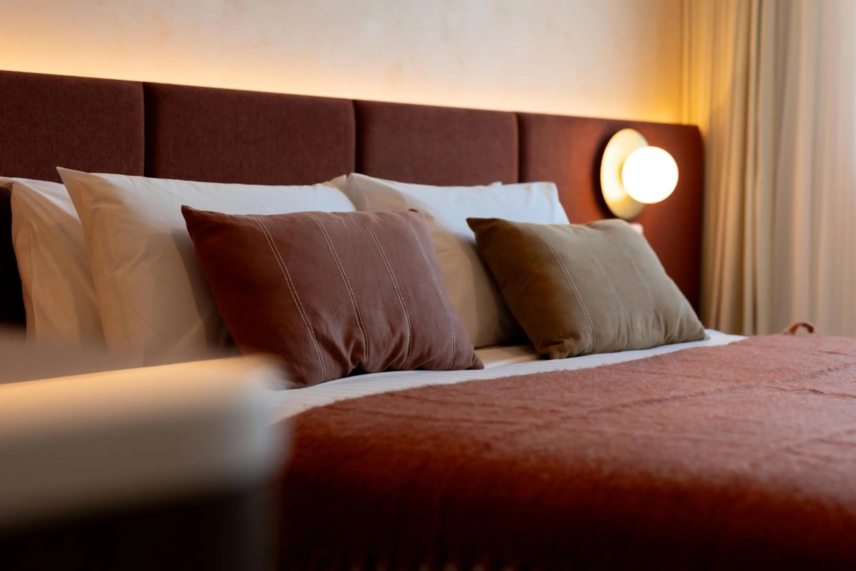 Bed in Maxim Hotel - Auckland