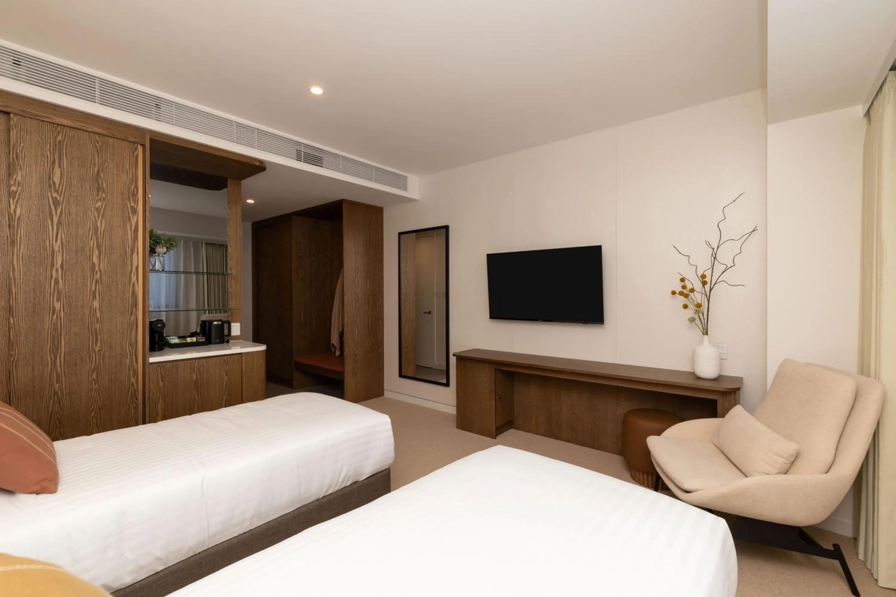 Bed in Maxim Hotel - Auckland