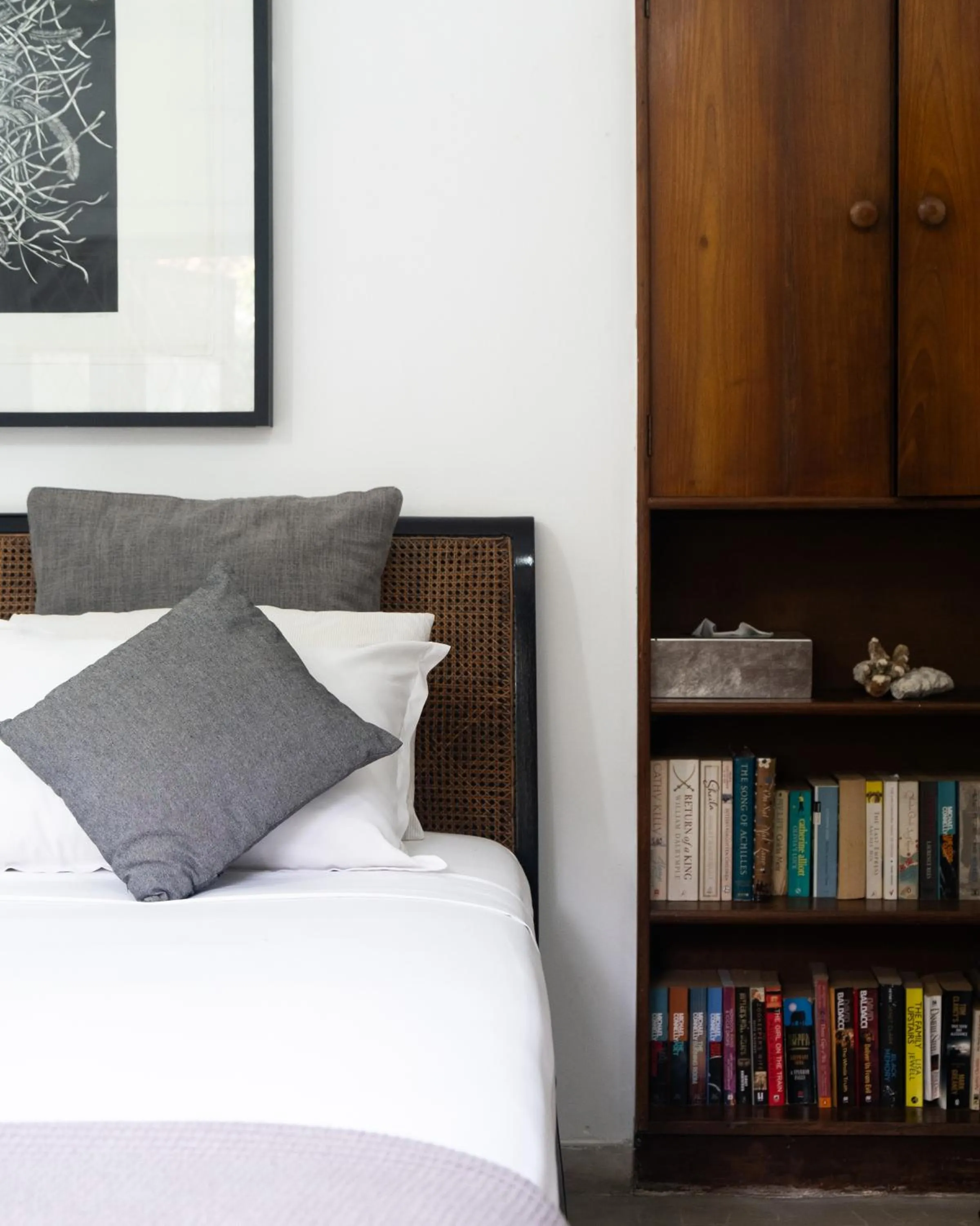 Bed in "27" Spathodea- Oasis in the City