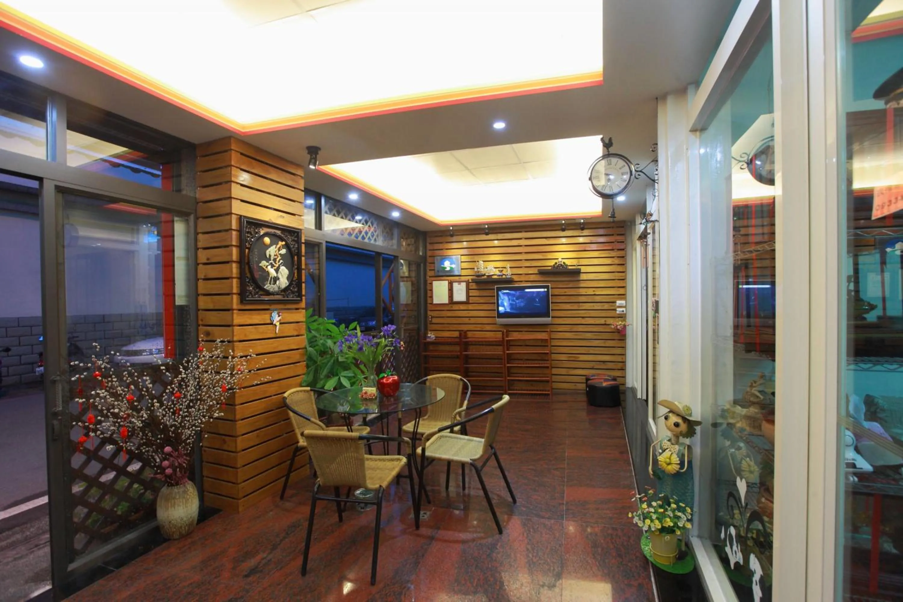 Communal lounge/ TV room in First Place B&B (Hualien Railway Station)