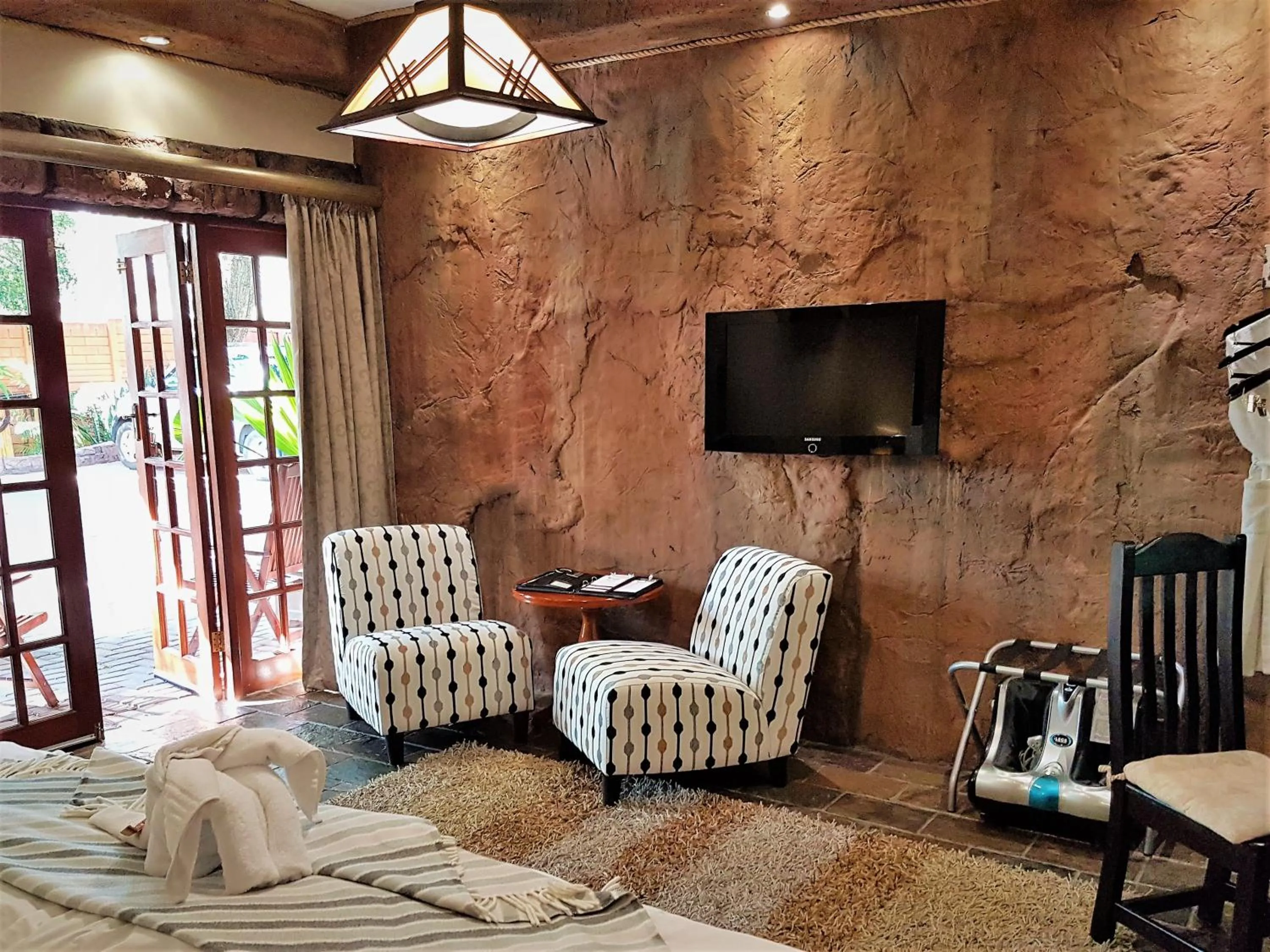 Living room in 61 On Ireland Guest House and Conferencing