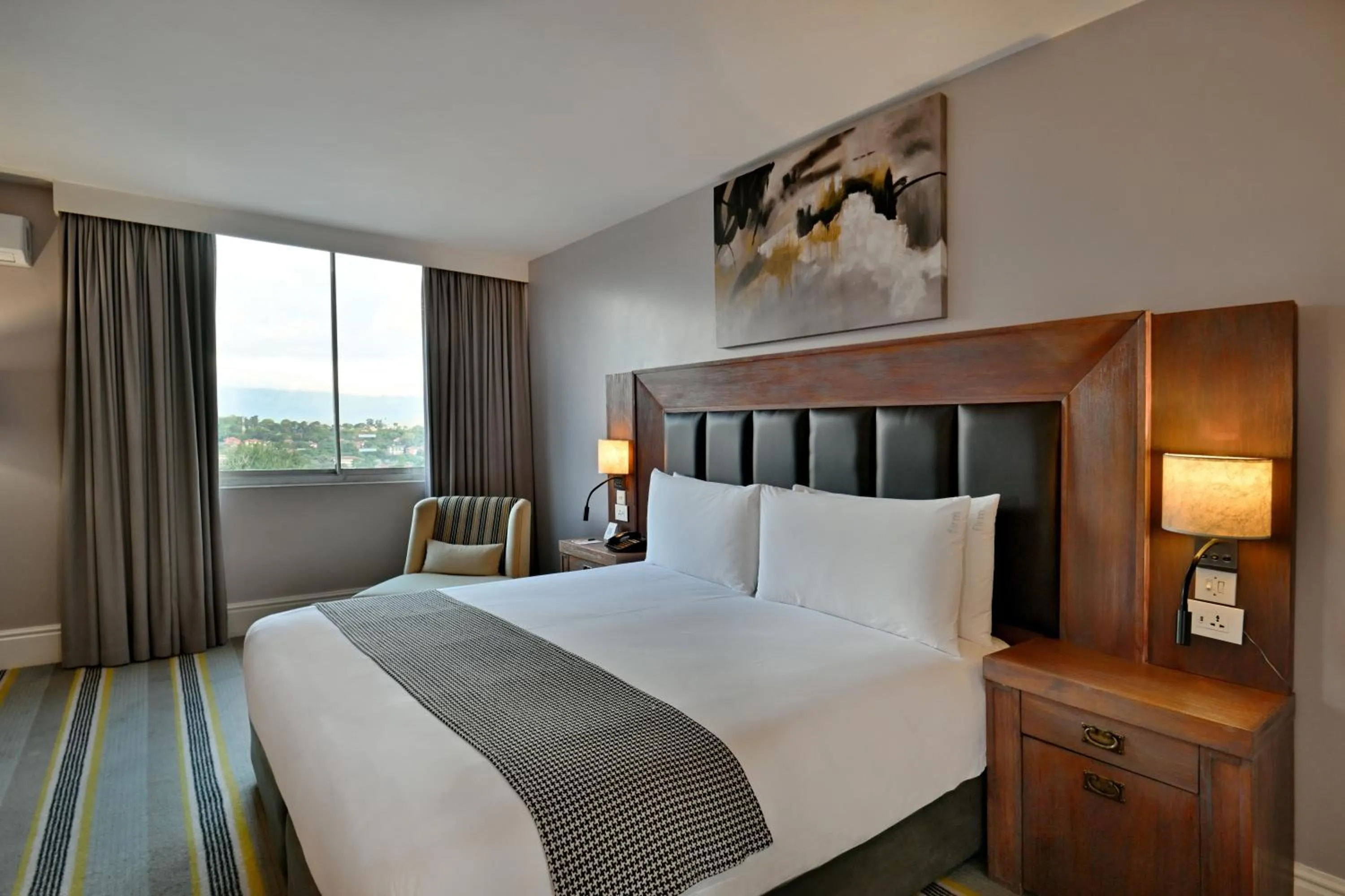 Bedroom, Bed in Holiday Inn - Mutare by IHG