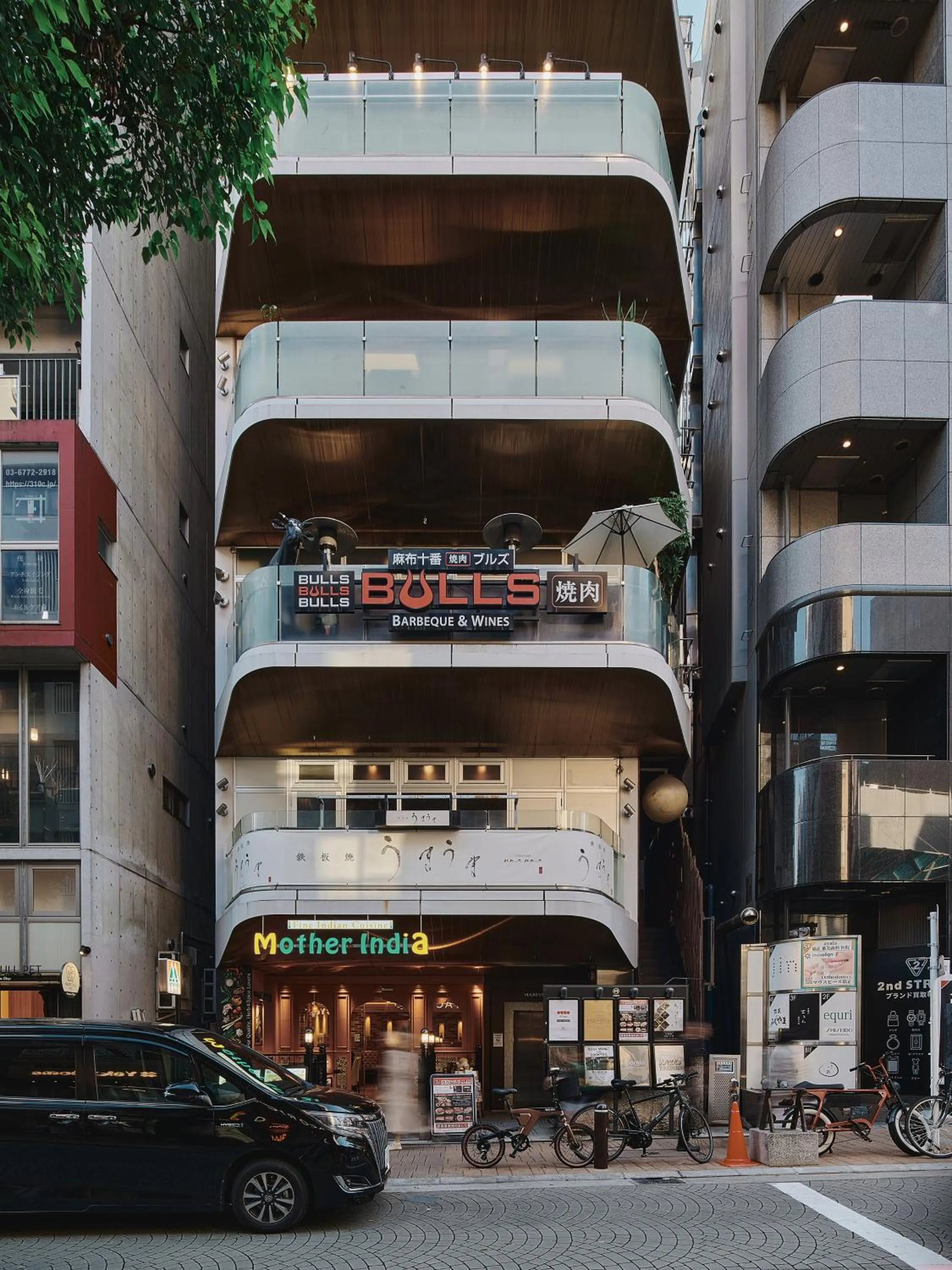 Property building in illi Gran Azabujuban