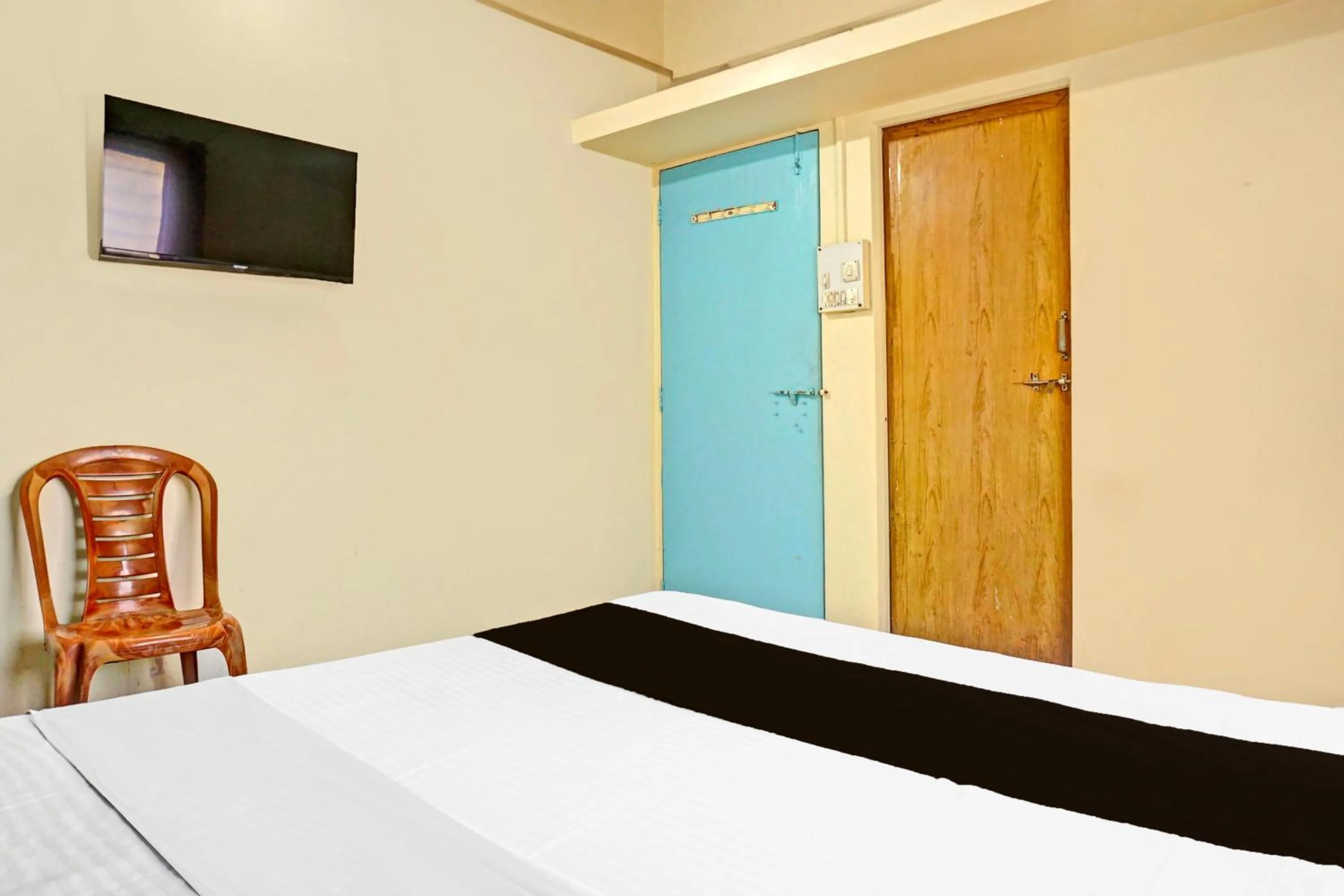 Bedroom, Bed in Hotel O Swagat Lodge