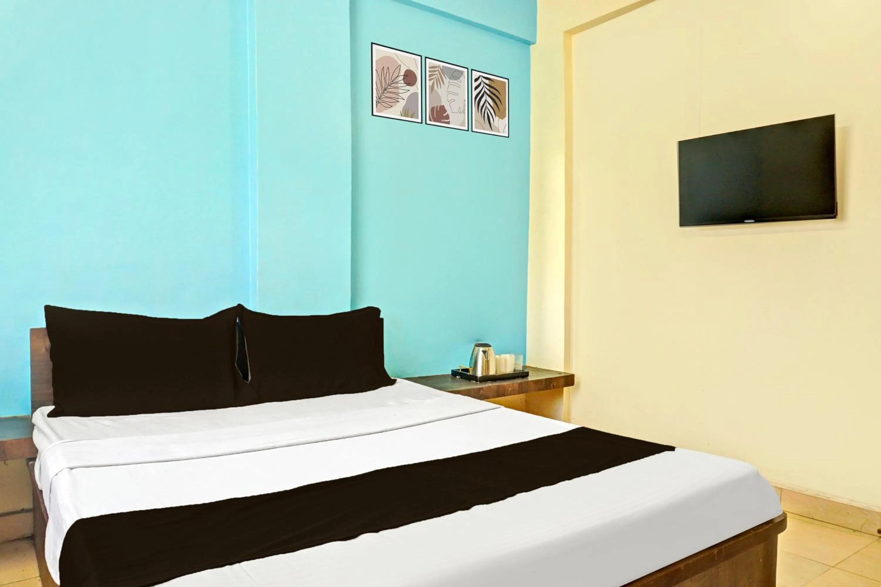 Bedroom, Bed in Hotel O Swagat Lodge