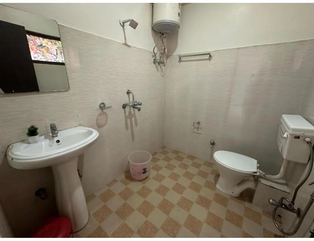 Shower in The Hill Castle, Gangtok