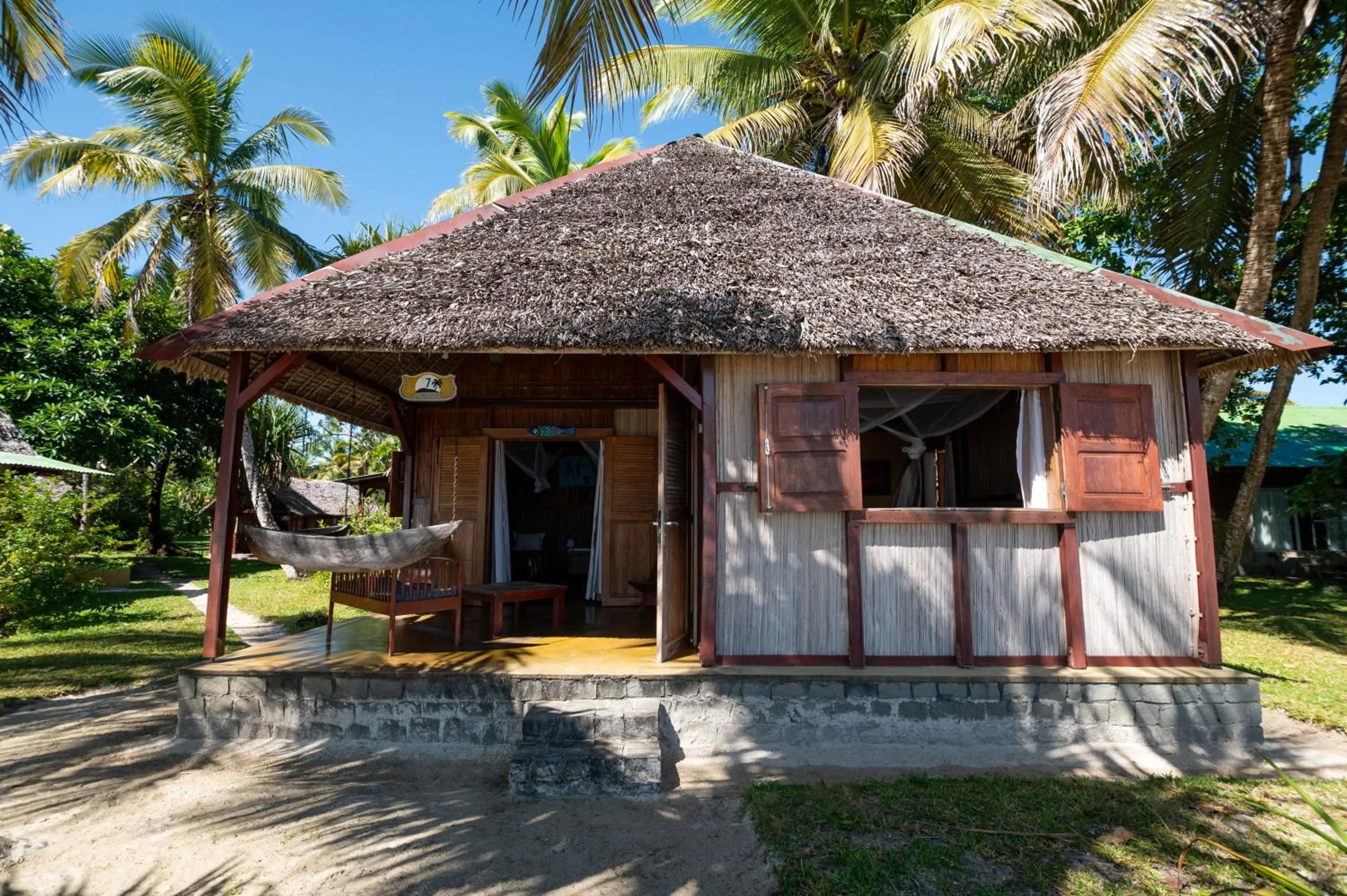 Family Bungalow - Beach Front in Maningory