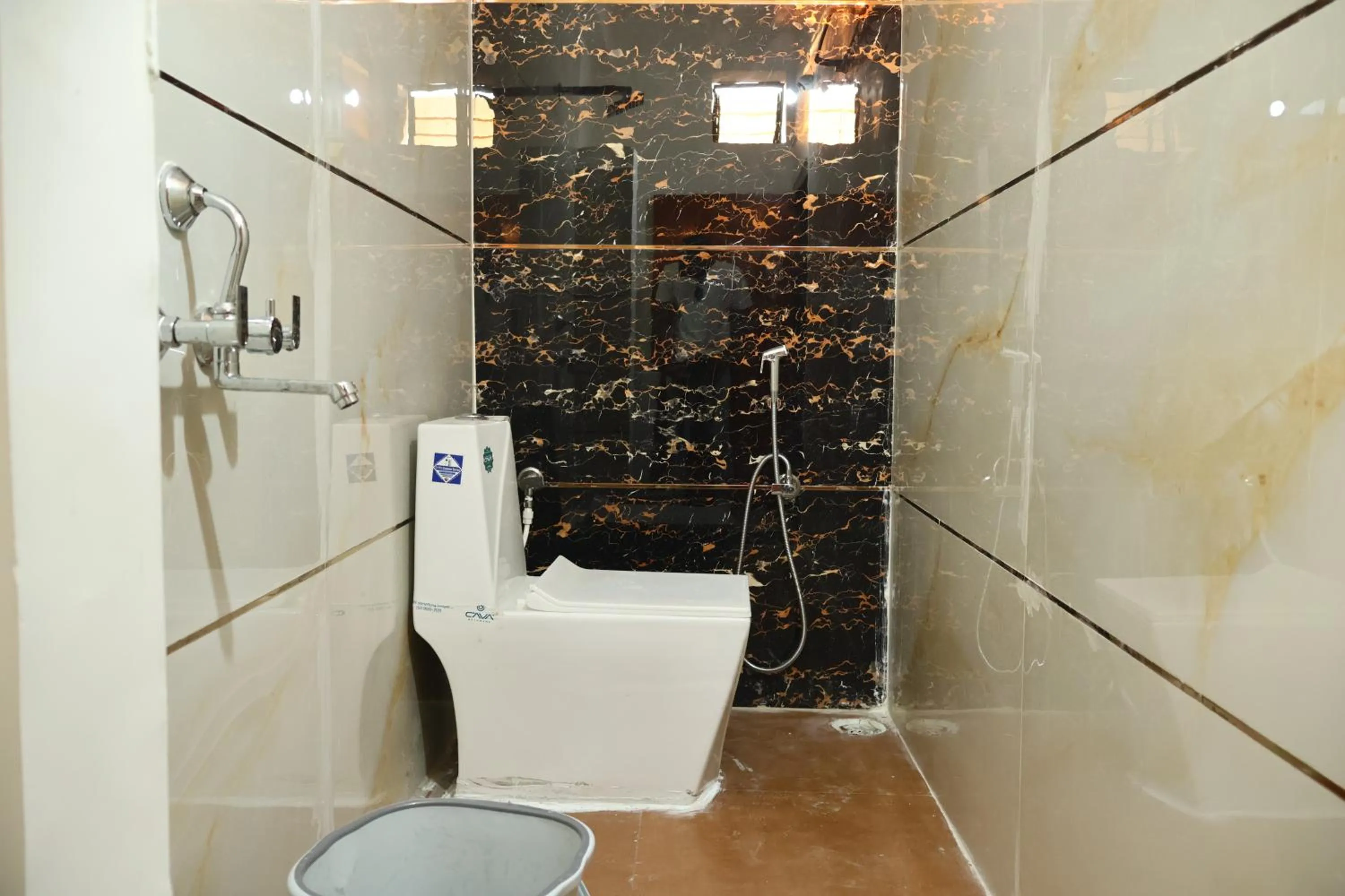 Shower in The Rajputana Palace