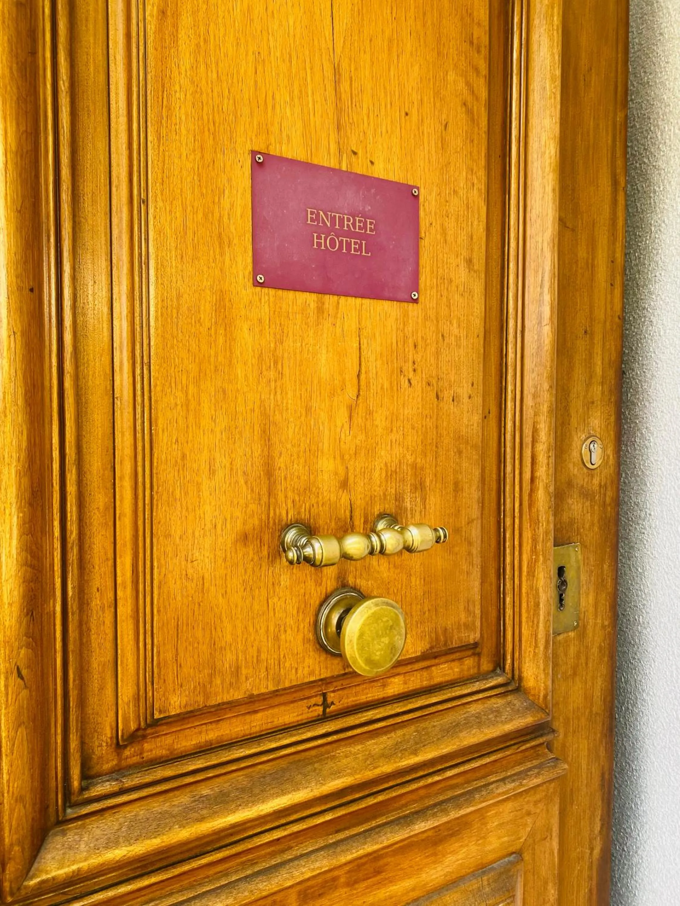Queen Room with Garden View in Le Grand Hotel