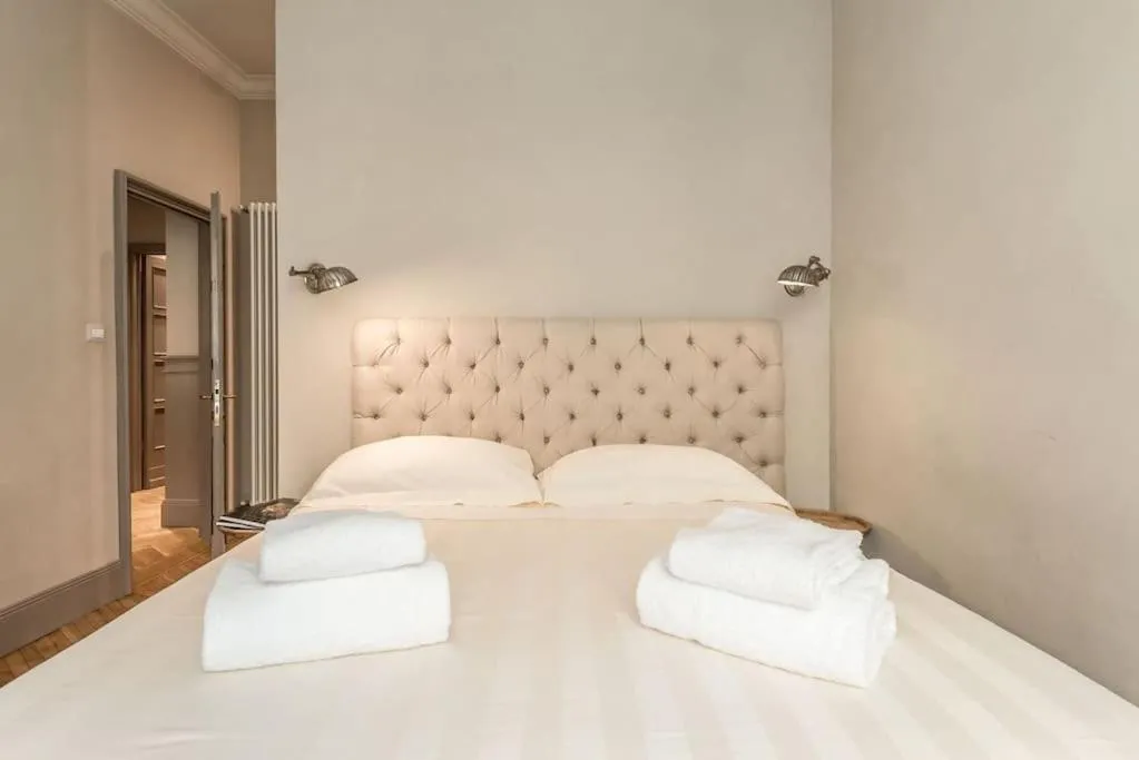 Bed in Luxury River View