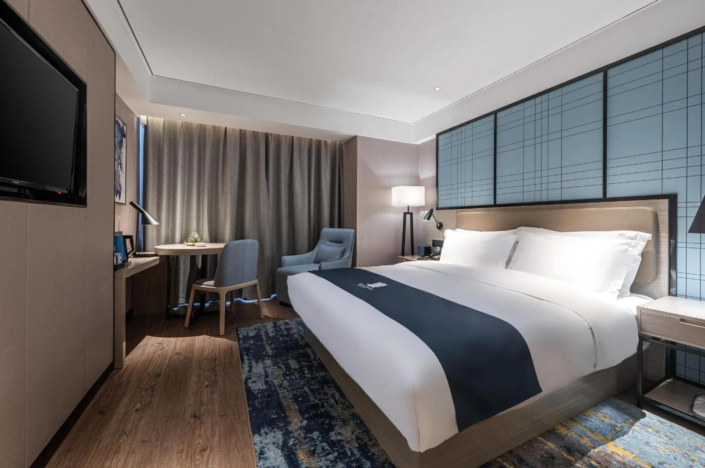 Photo of the whole room, Bed in Echarm Hotel Yangshuo West Stree 宜尚酒店 阳朔西街店