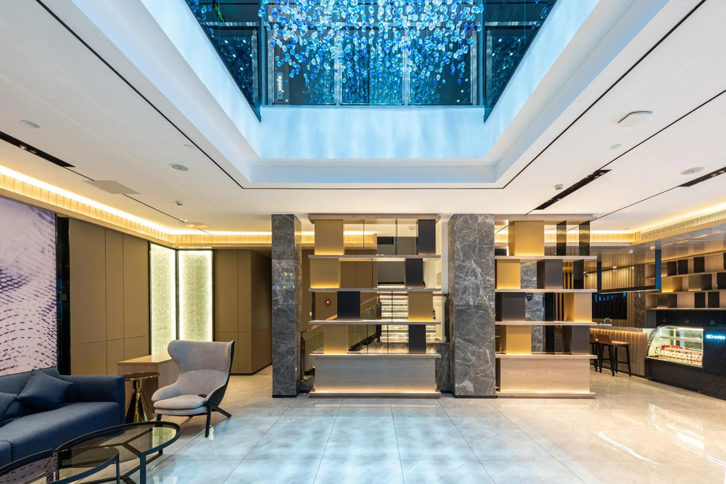 Communal lounge/ TV room in Echarm Hotel Yangshuo West Stree 宜尚酒店 阳朔西街店