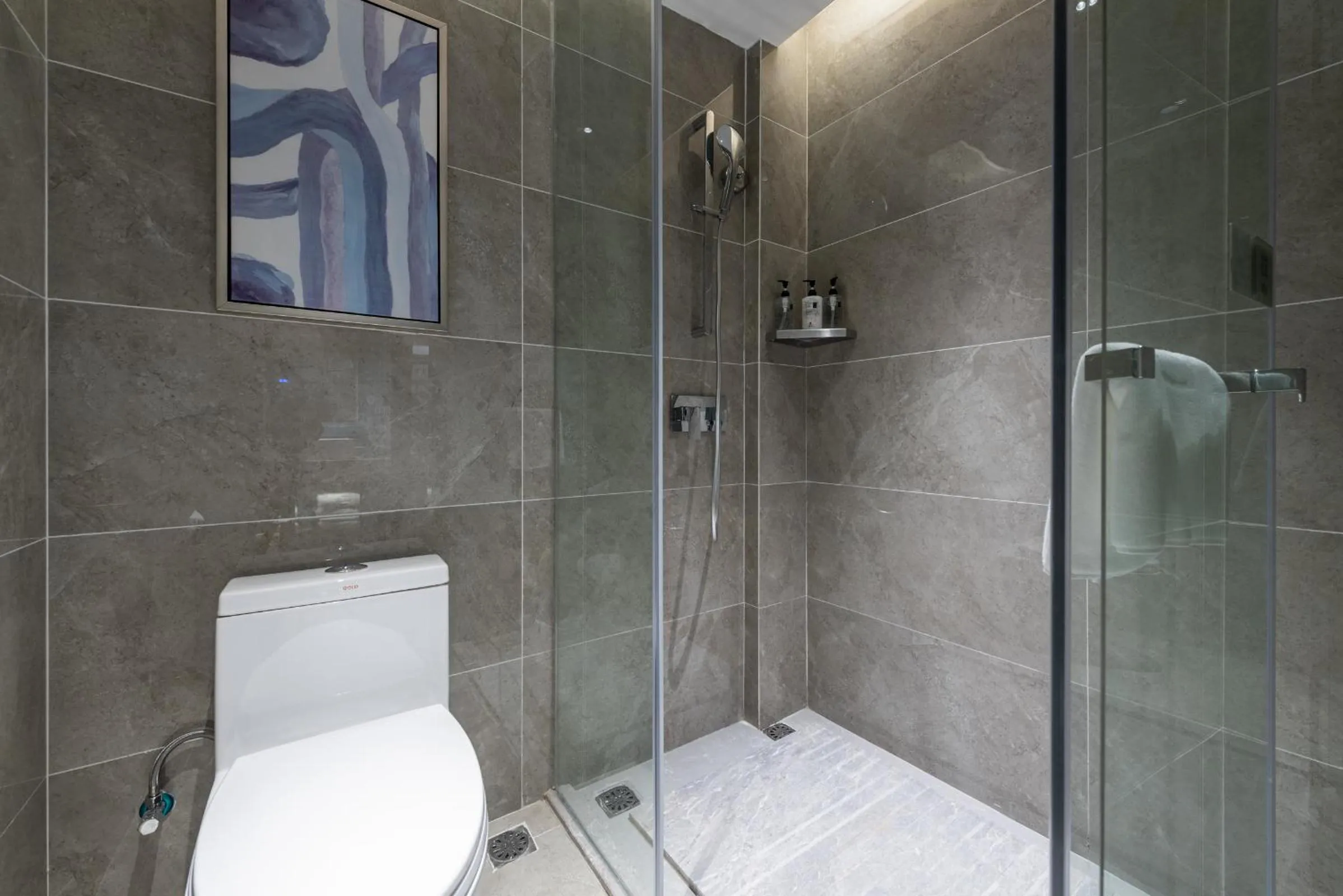 Shower in Echarm Hotel Yangshuo West Stree 宜尚酒店 阳朔西街店