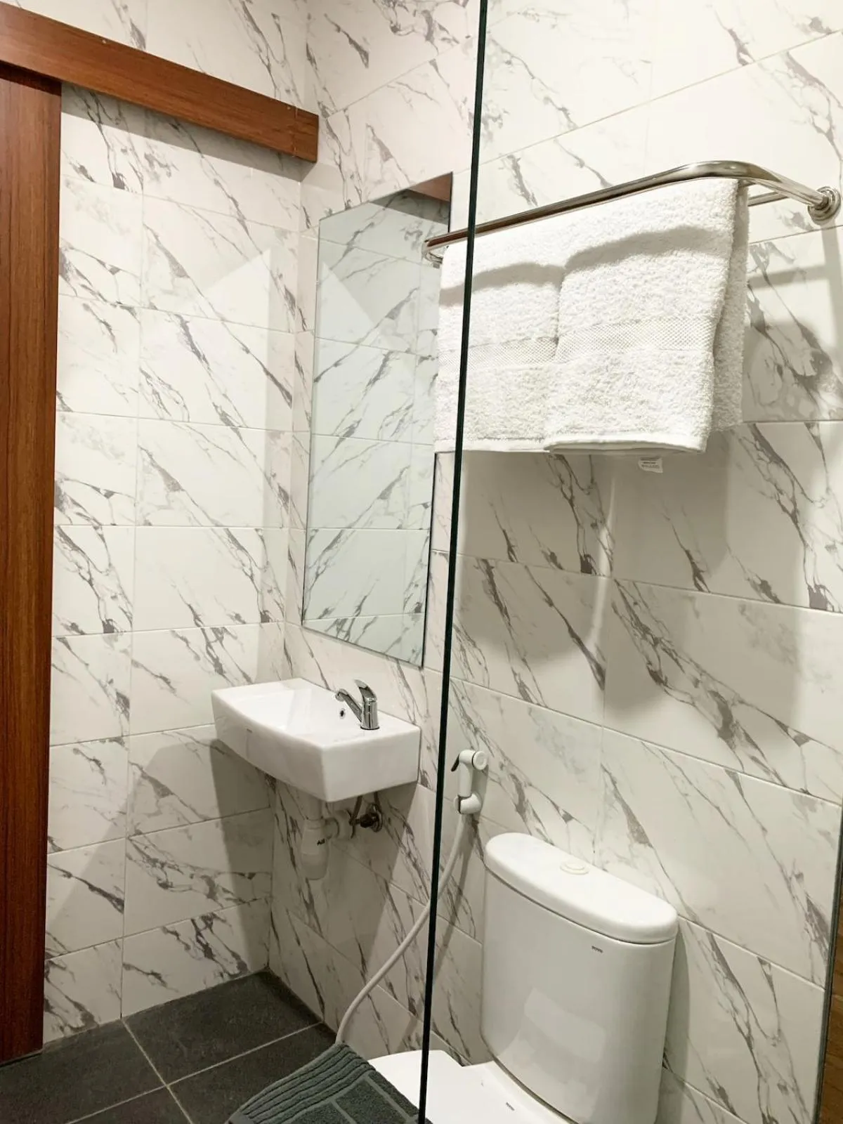 Toilet in Upcity Hotel Simpang Lima By Sajiwa