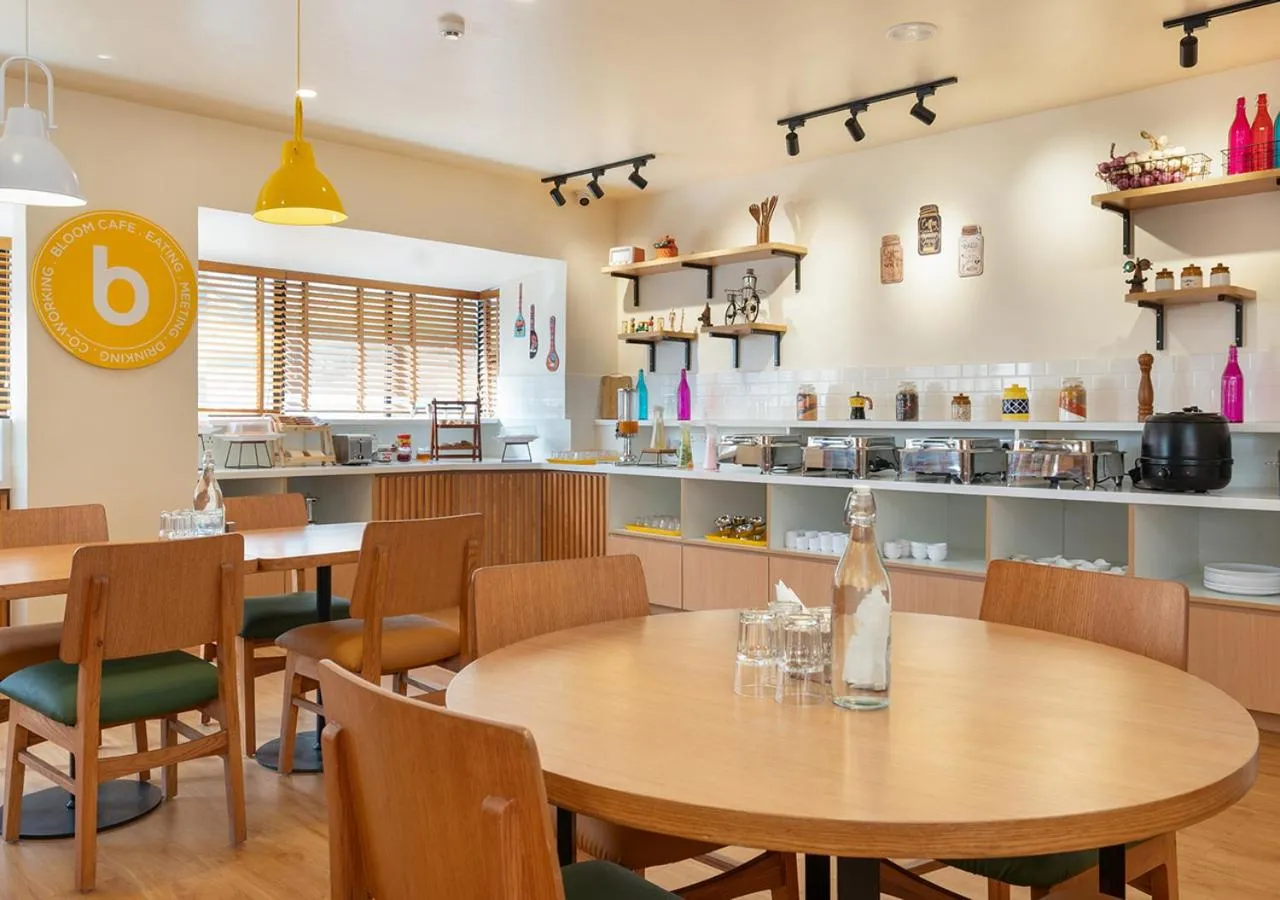 Restaurant/places to eat in Bloom Hotel - Balewadi