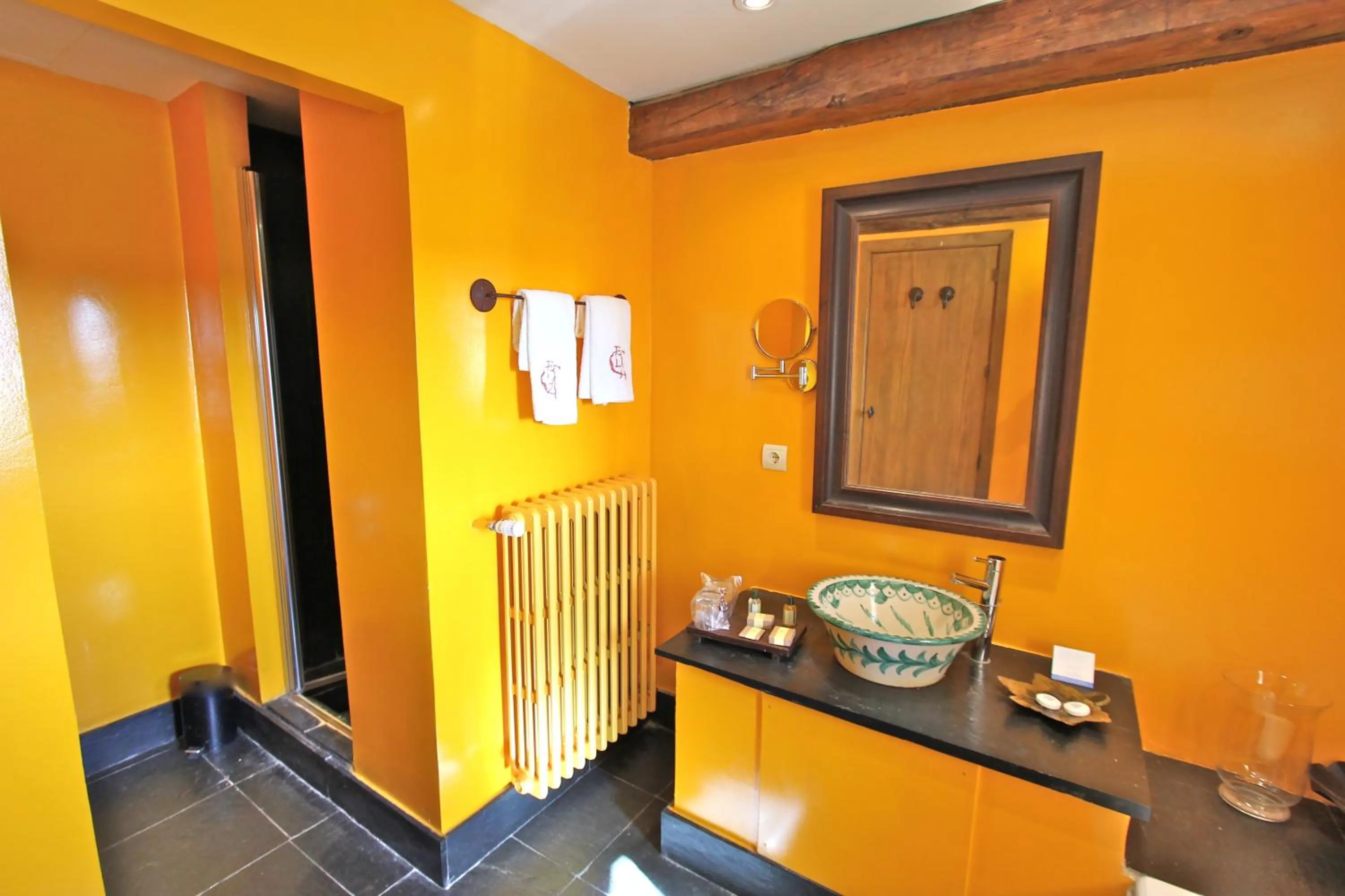 Bathroom in Posada Real Castillo del Buen Amor