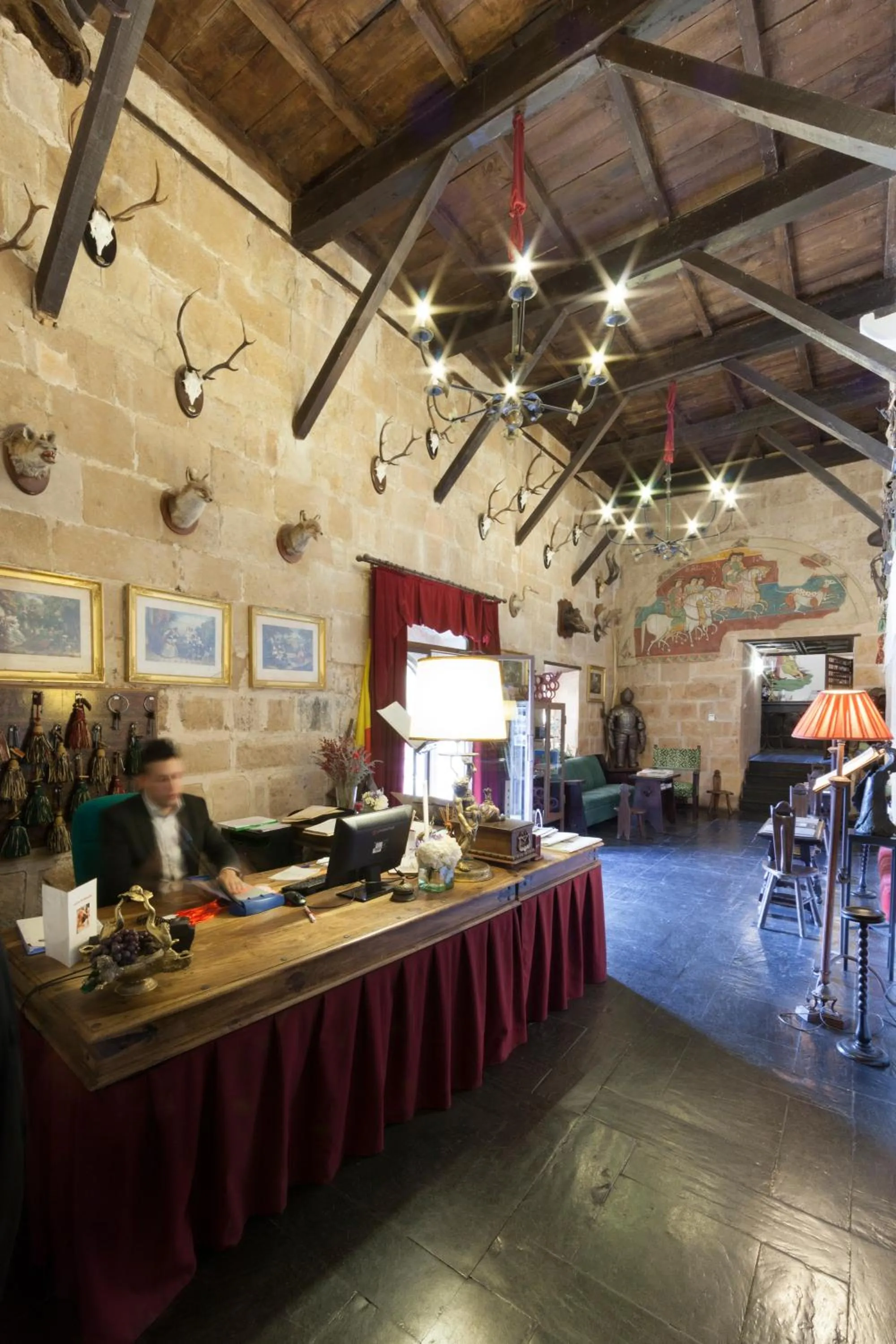 Lobby or reception in Posada Real Castillo del Buen Amor