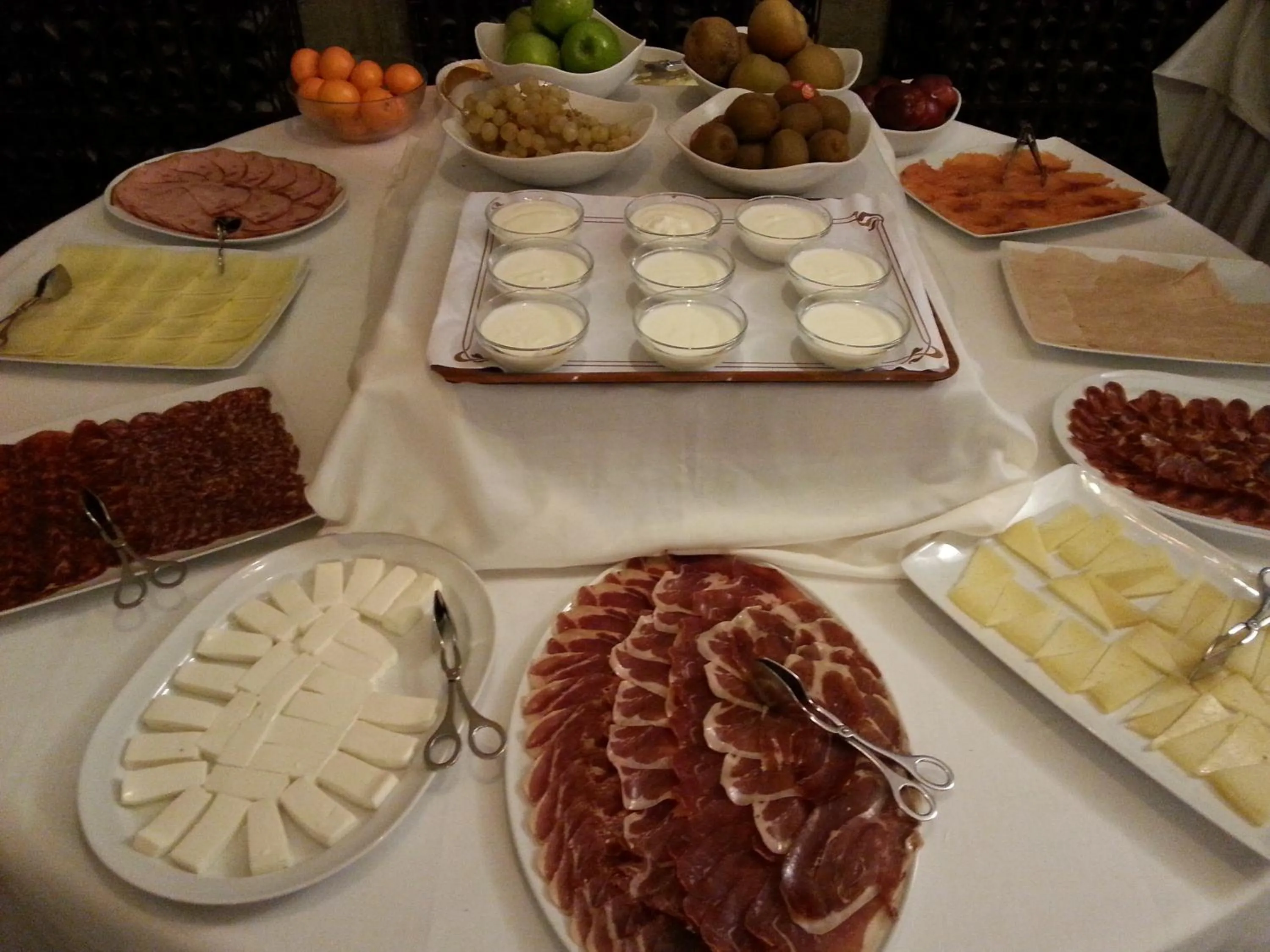 Buffet breakfast in Posada Real Castillo del Buen Amor