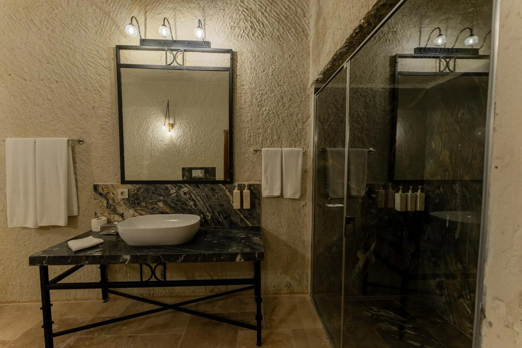 Shower in Asmalı Konak Cave Suites