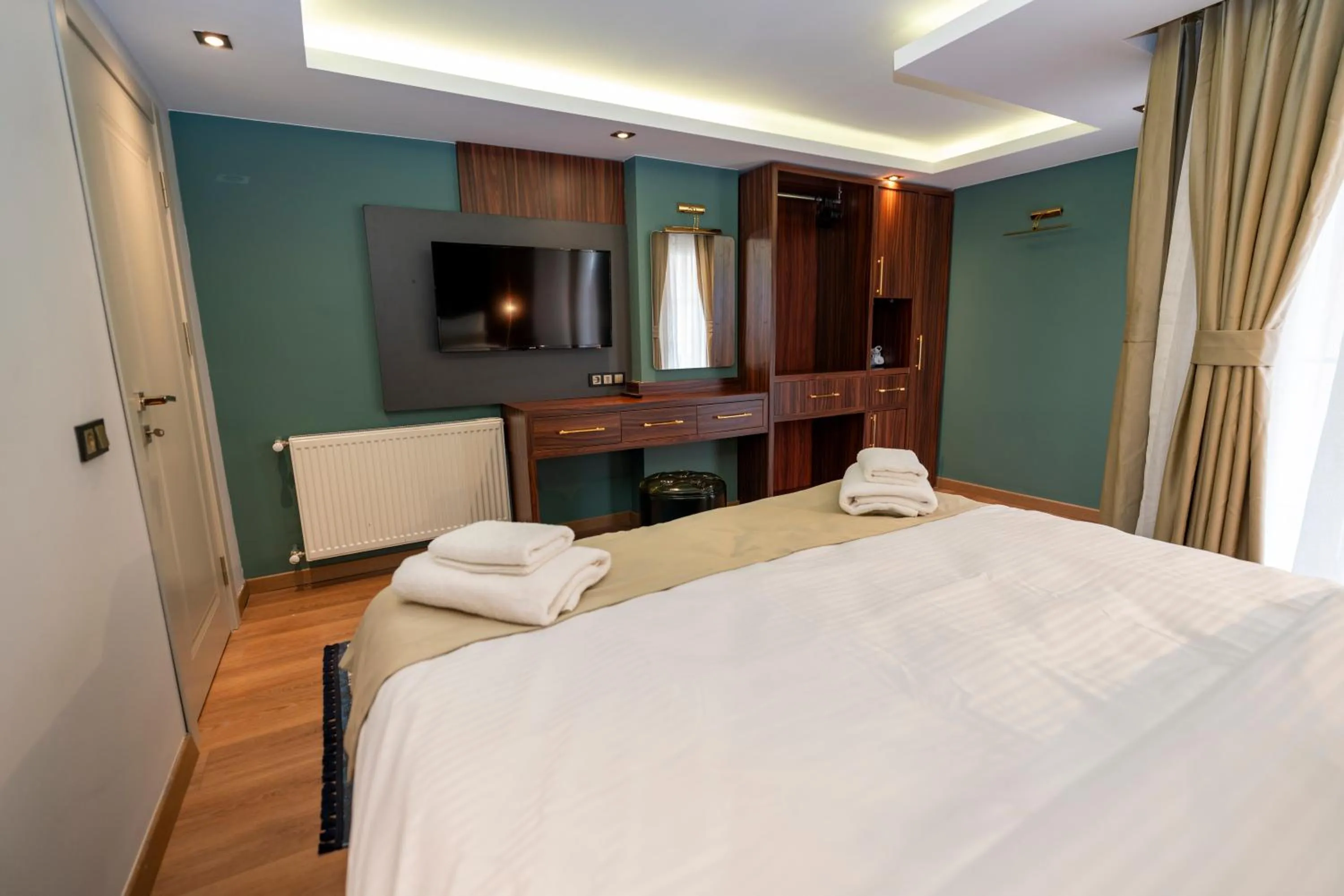 TV and multimedia, Bed in THE MUA LUXURY HOMEs