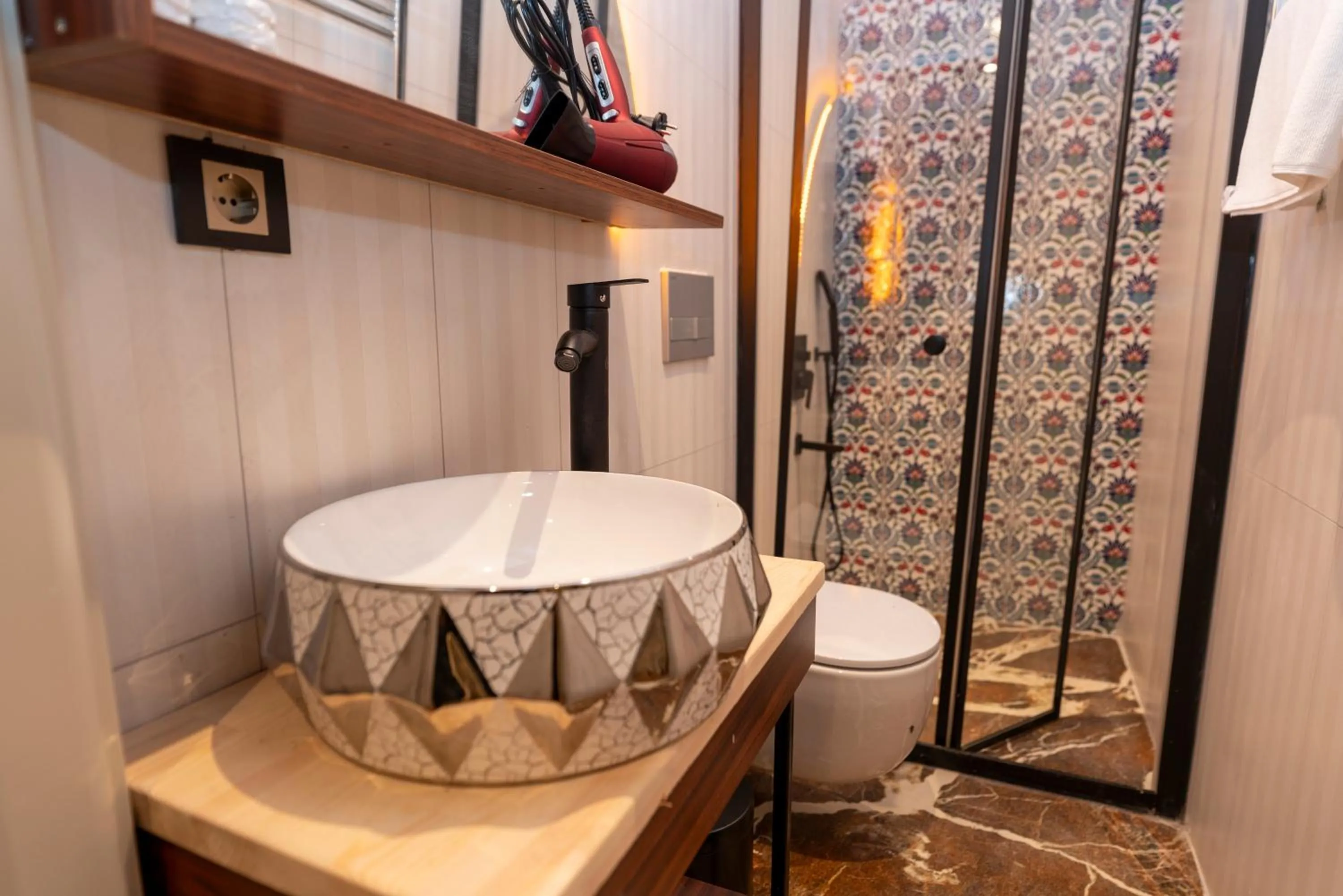 Bathroom in THE MUA LUXURY HOMEs