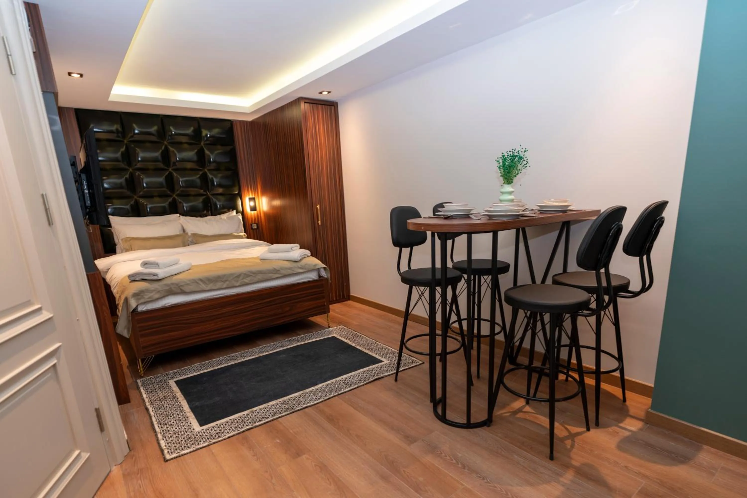 Photo of the whole room, Bed in THE MUA LUXURY HOMEs