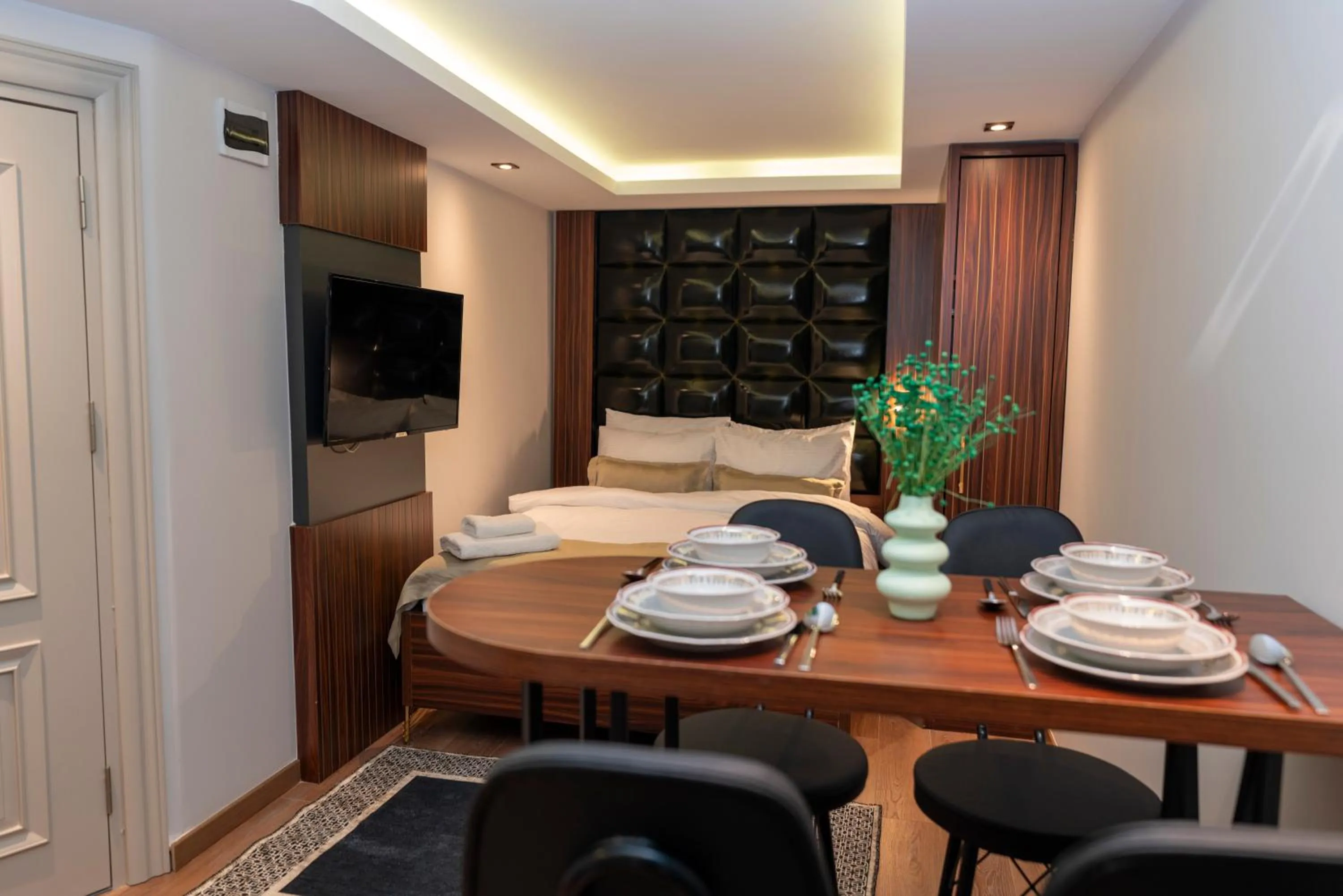 TV and multimedia, Bed in THE MUA LUXURY HOMEs