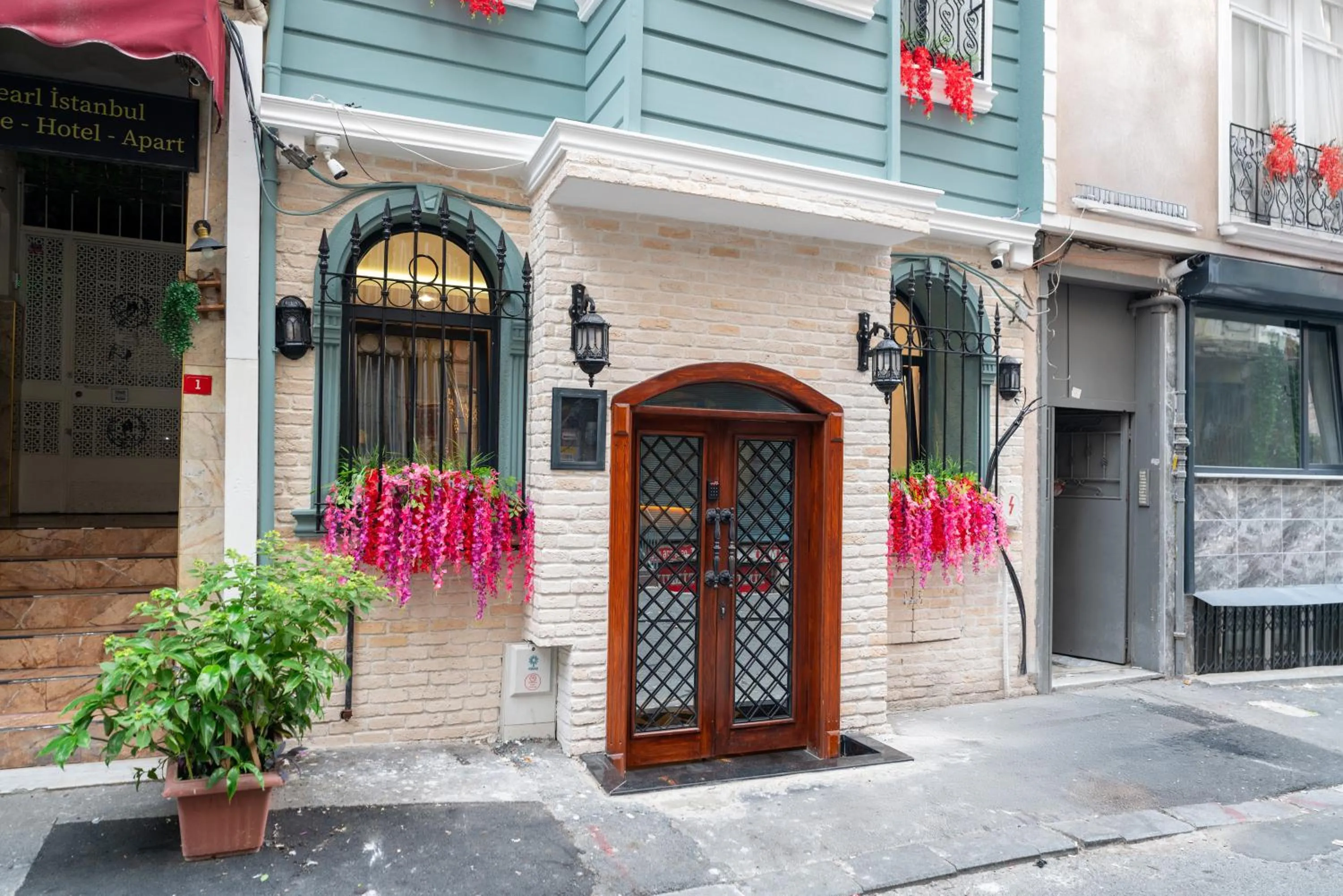 Facade/entrance in THE MUA LUXURY HOMEs