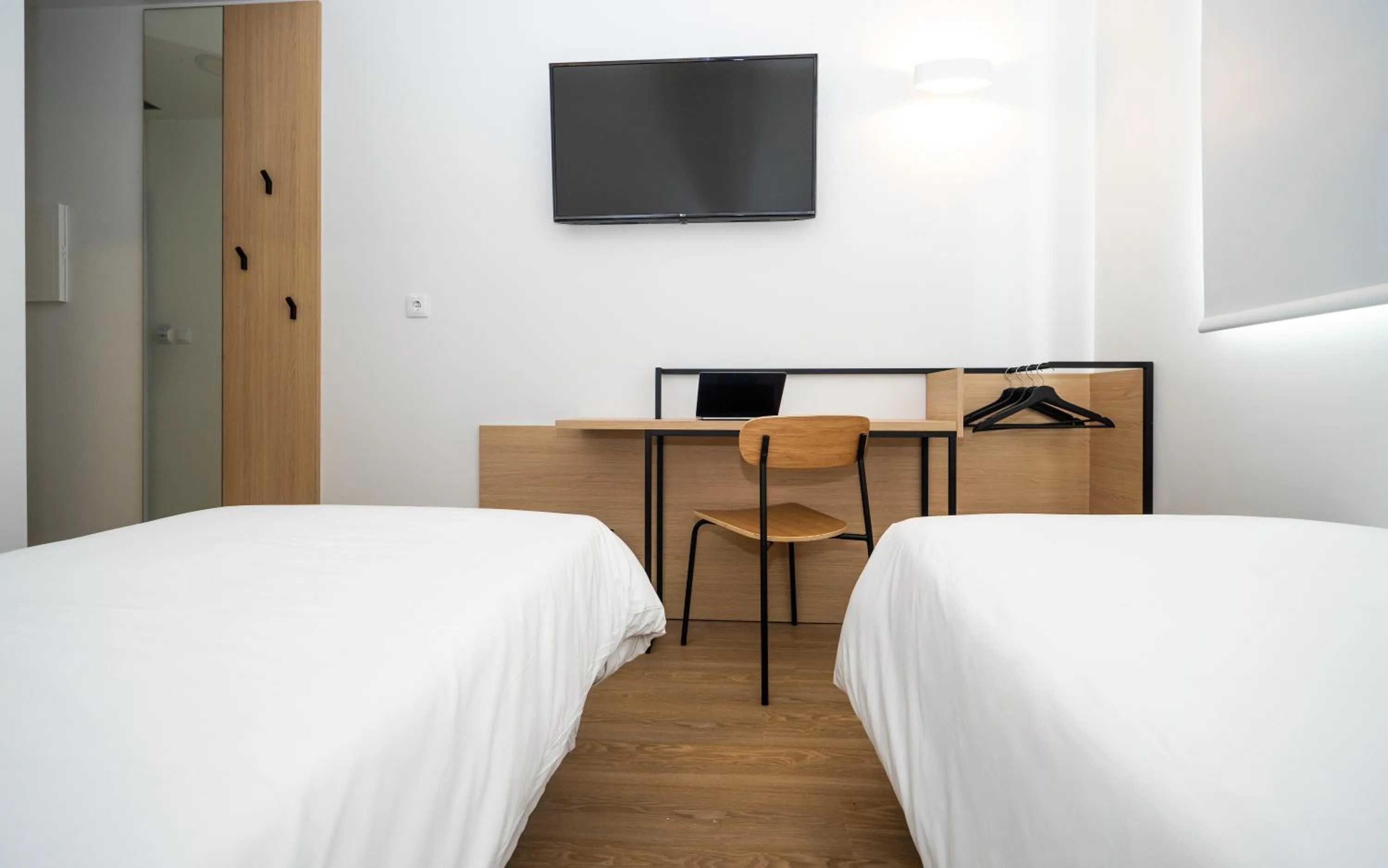 TV and multimedia, Bed in Flag Hotel Lisboa Sintra