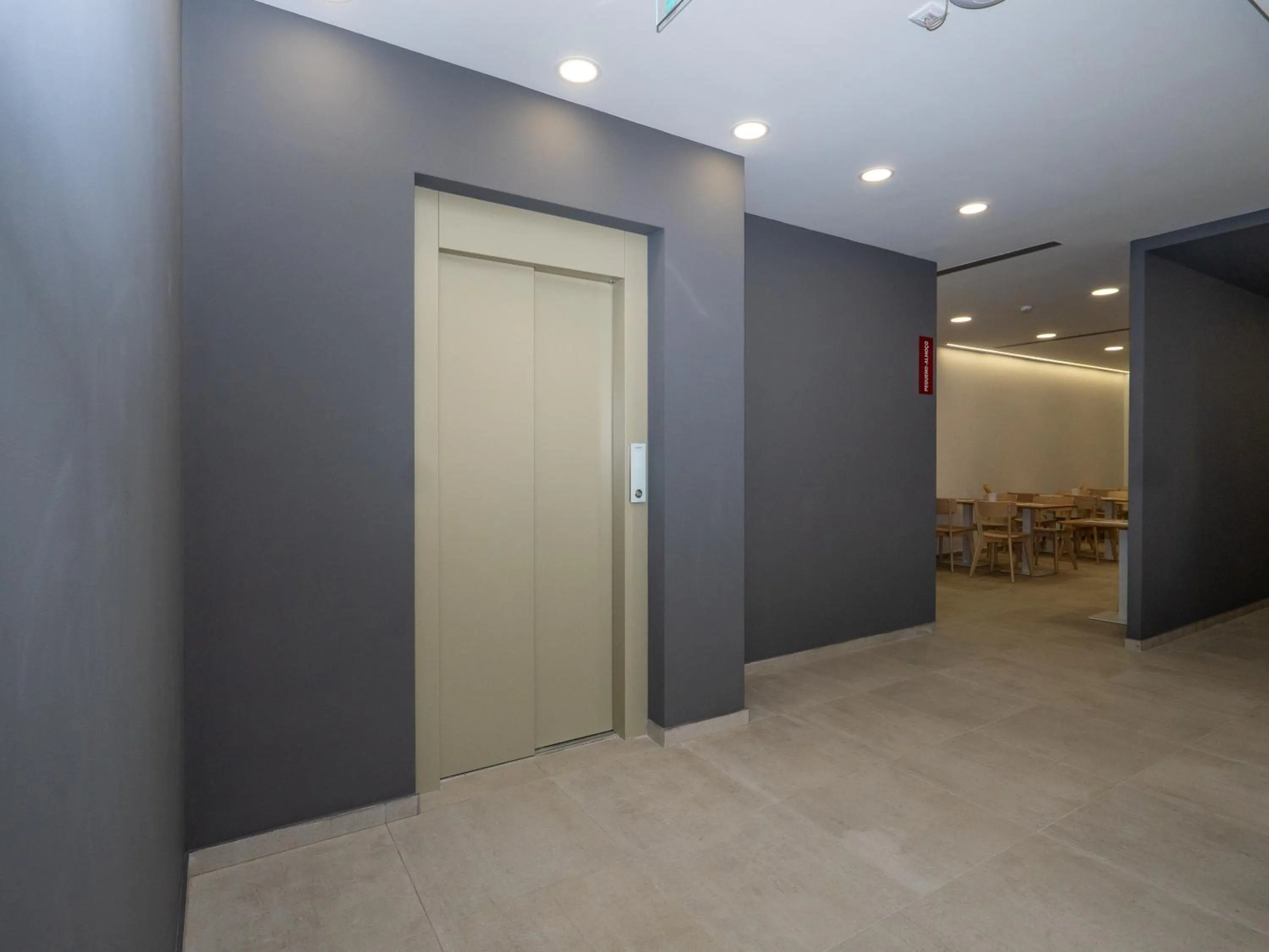 elevator in Flag Hotel Lisboa Sintra