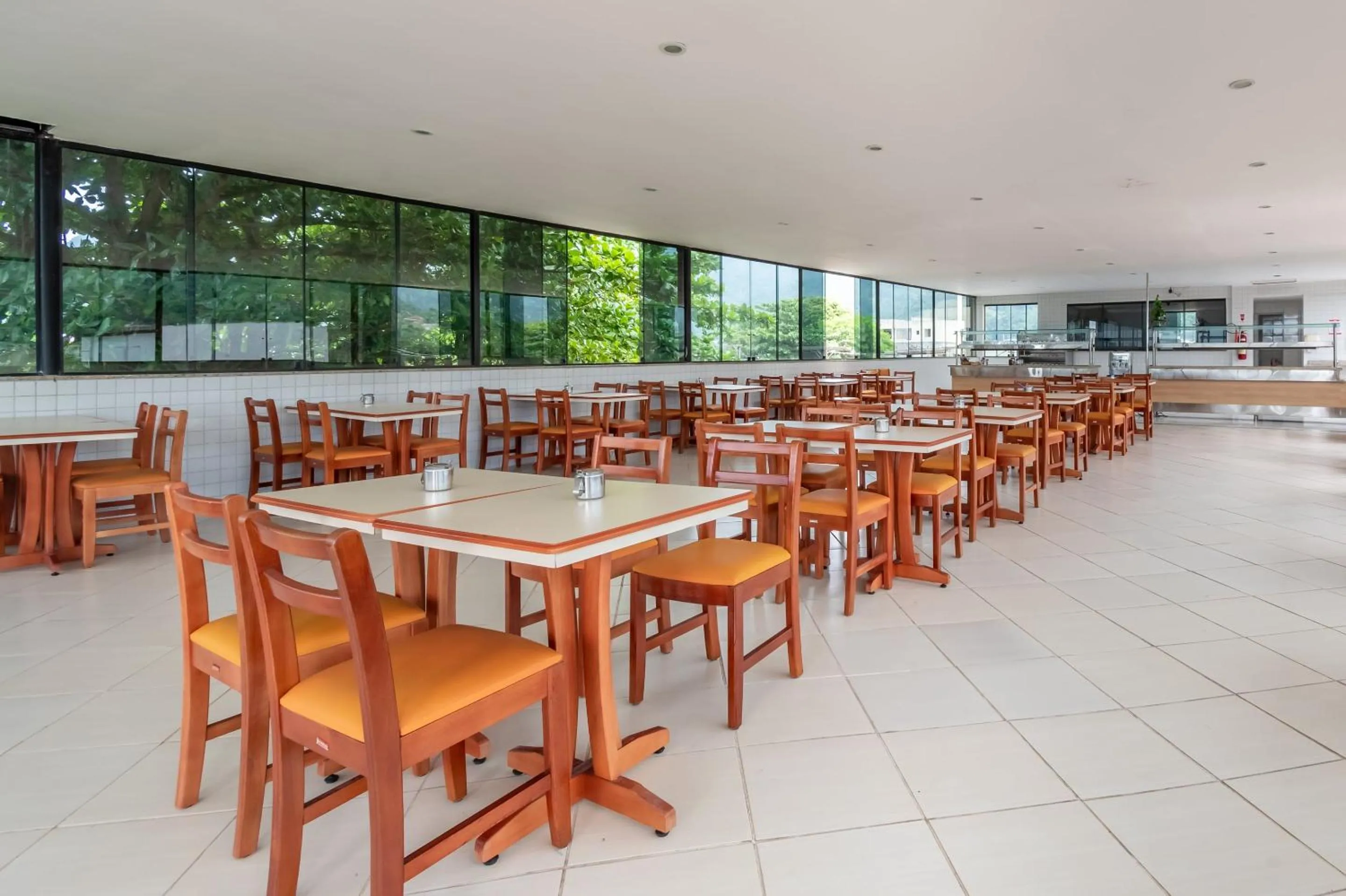 Dining area in OYO Residencial Muriqui Apart Hotel, Mangaratiba