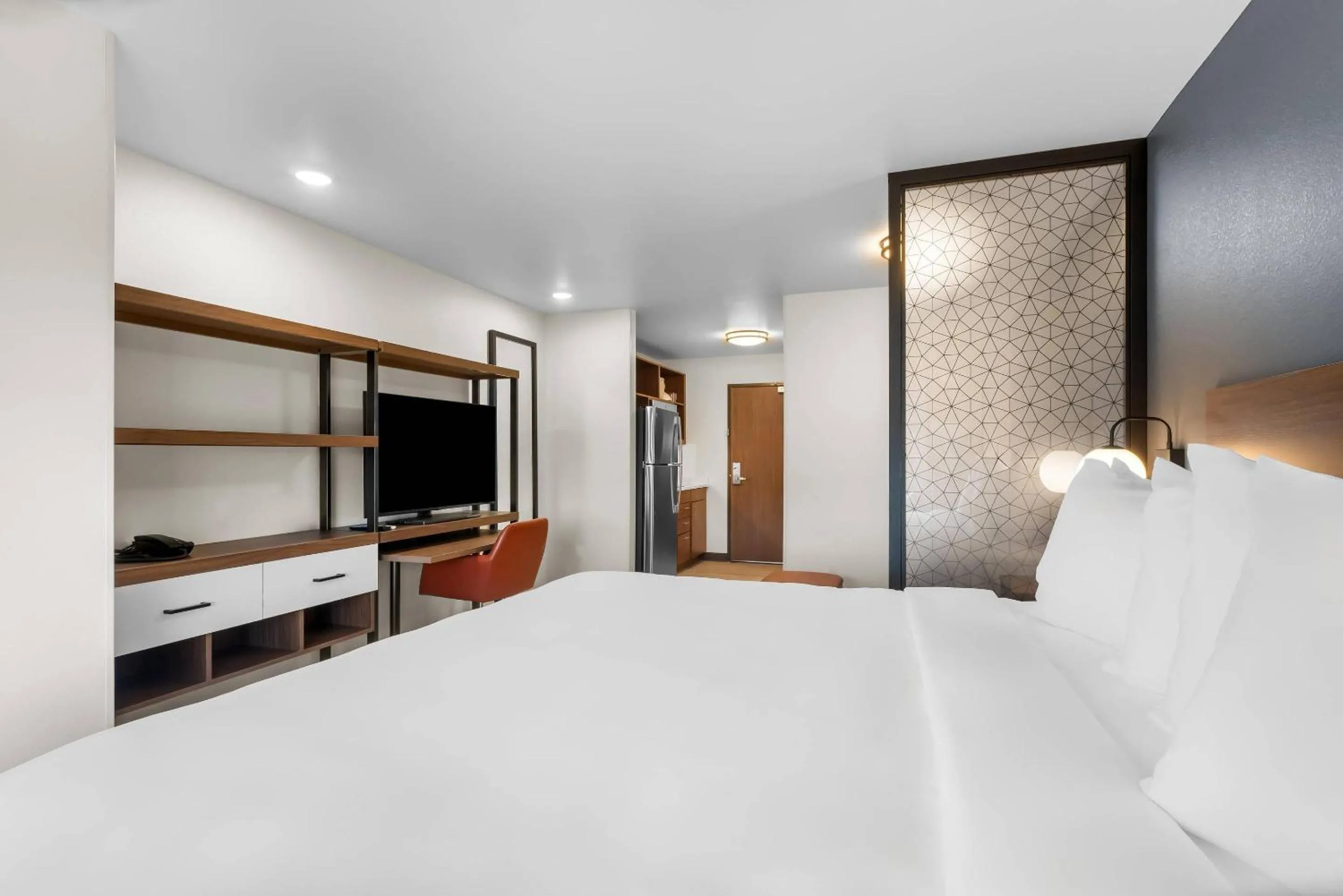 Bed in Everhome Suites Cheyenne