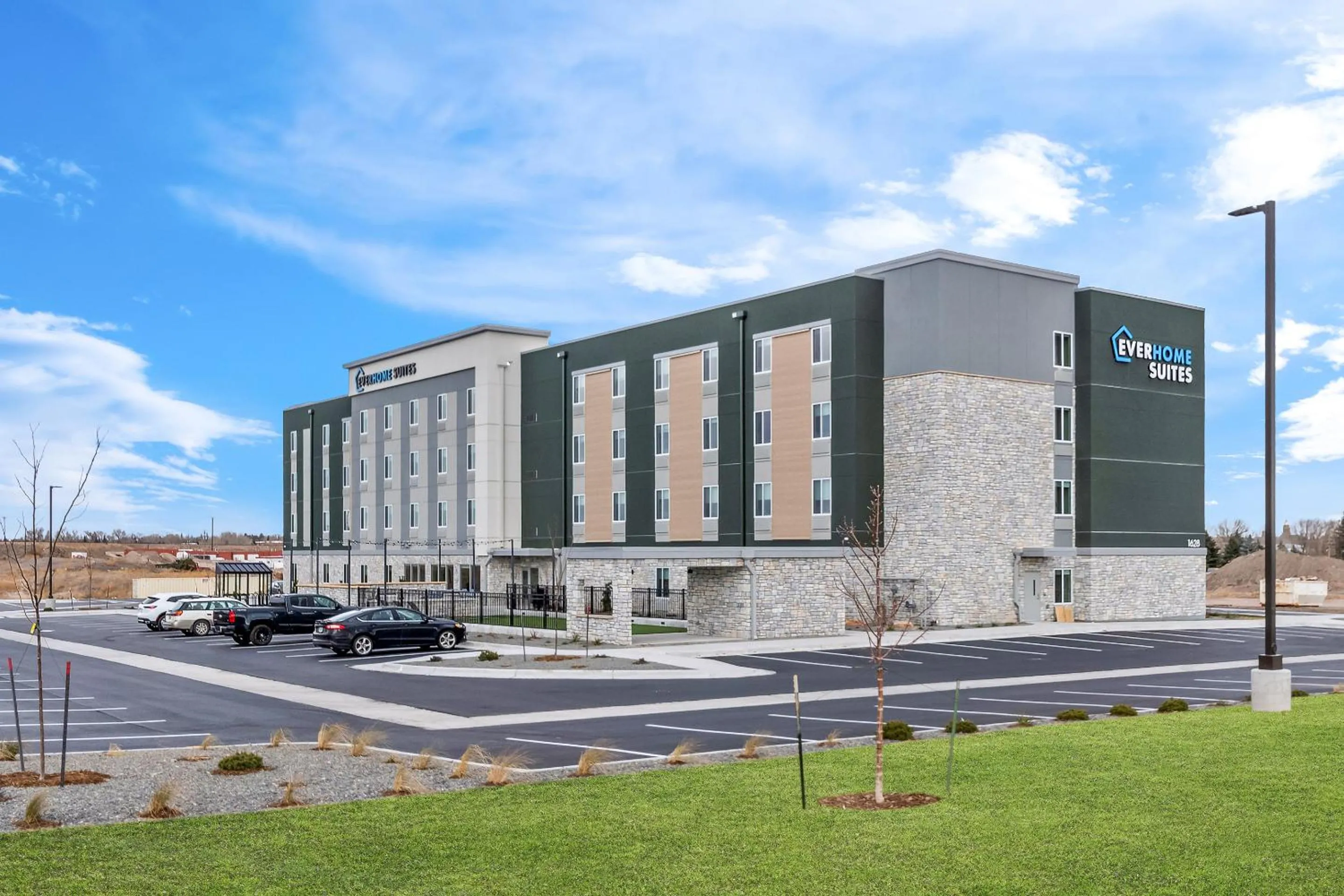 Property building in Everhome Suites Cheyenne