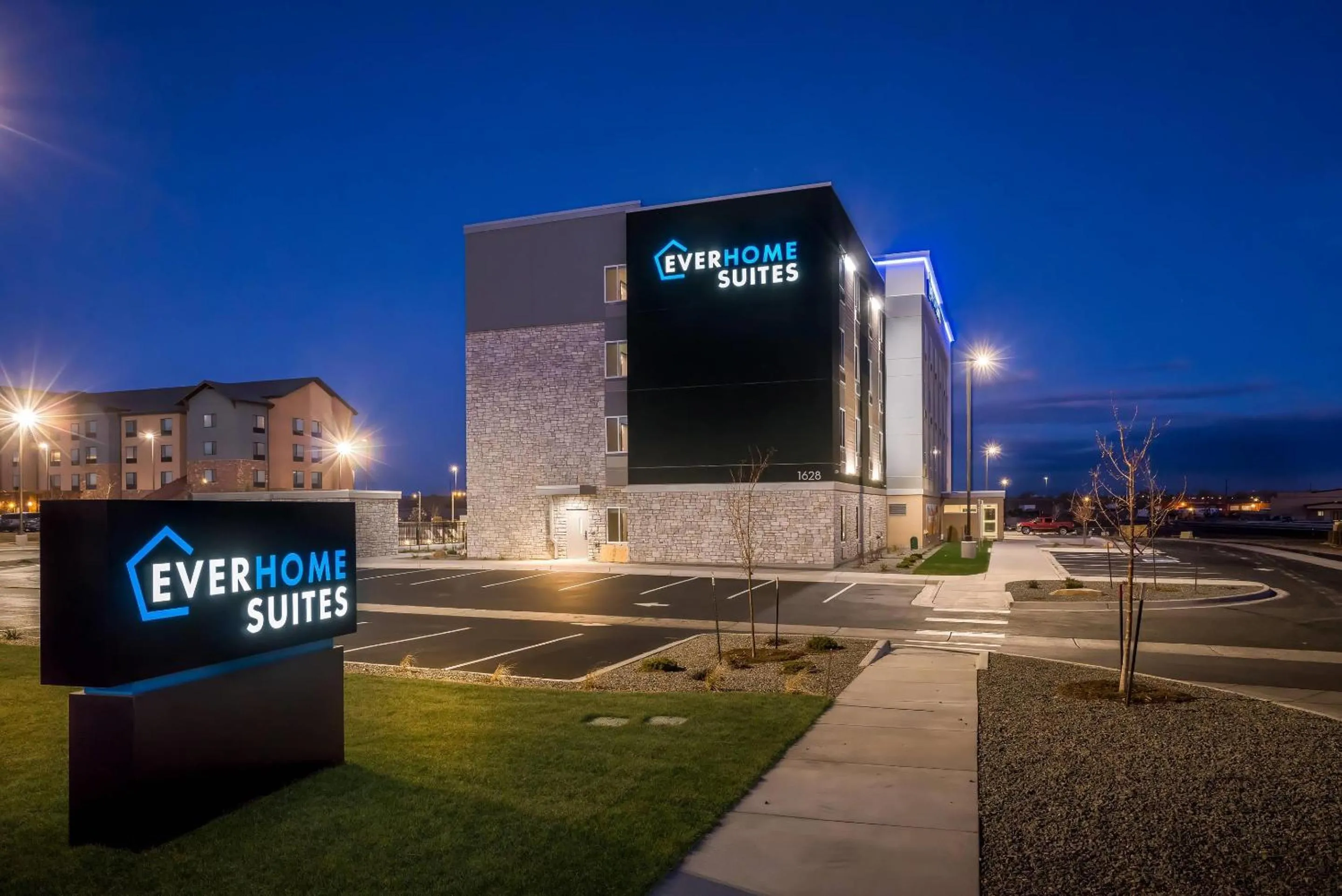 Property building in Everhome Suites Cheyenne