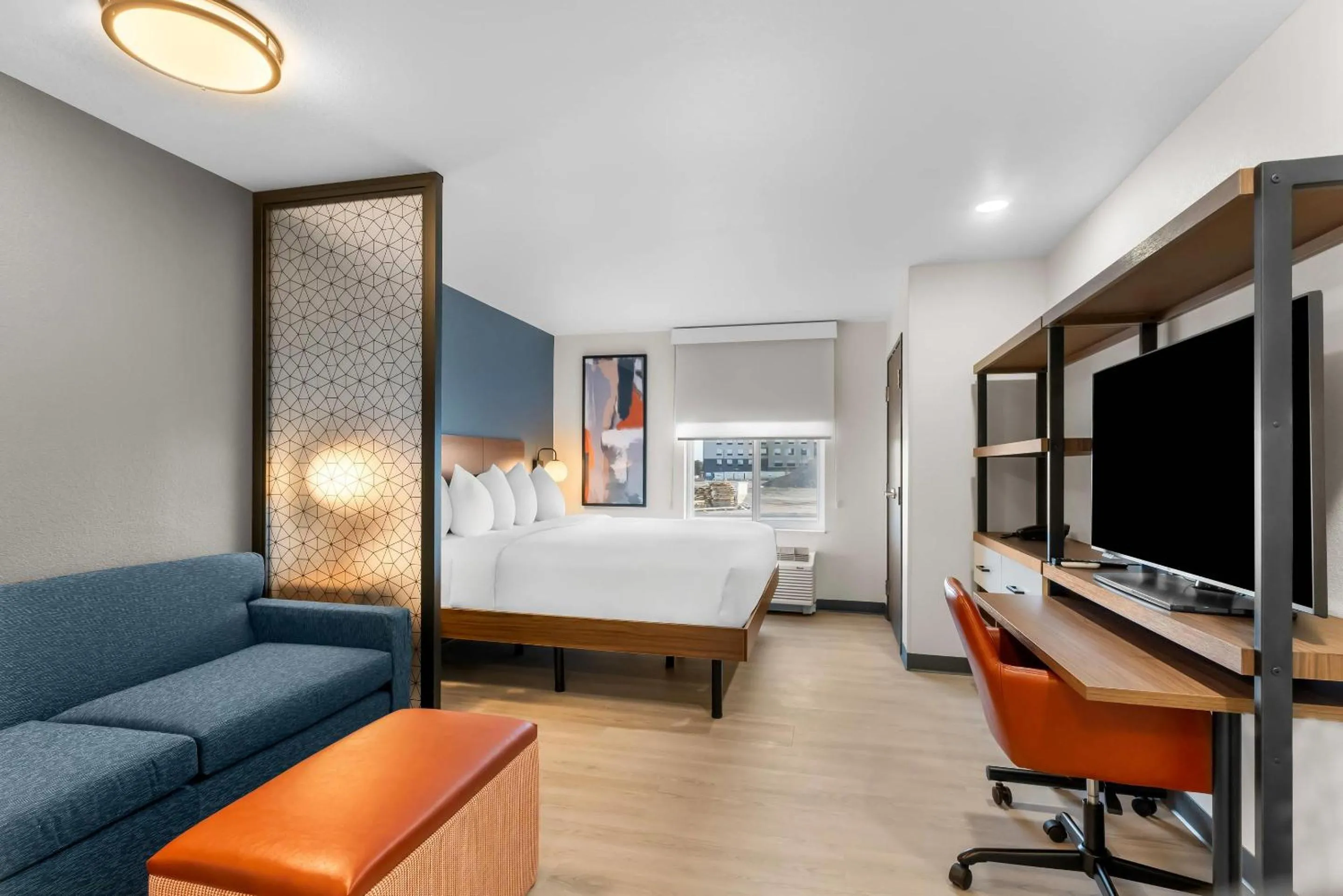 Bed in Everhome Suites Cheyenne