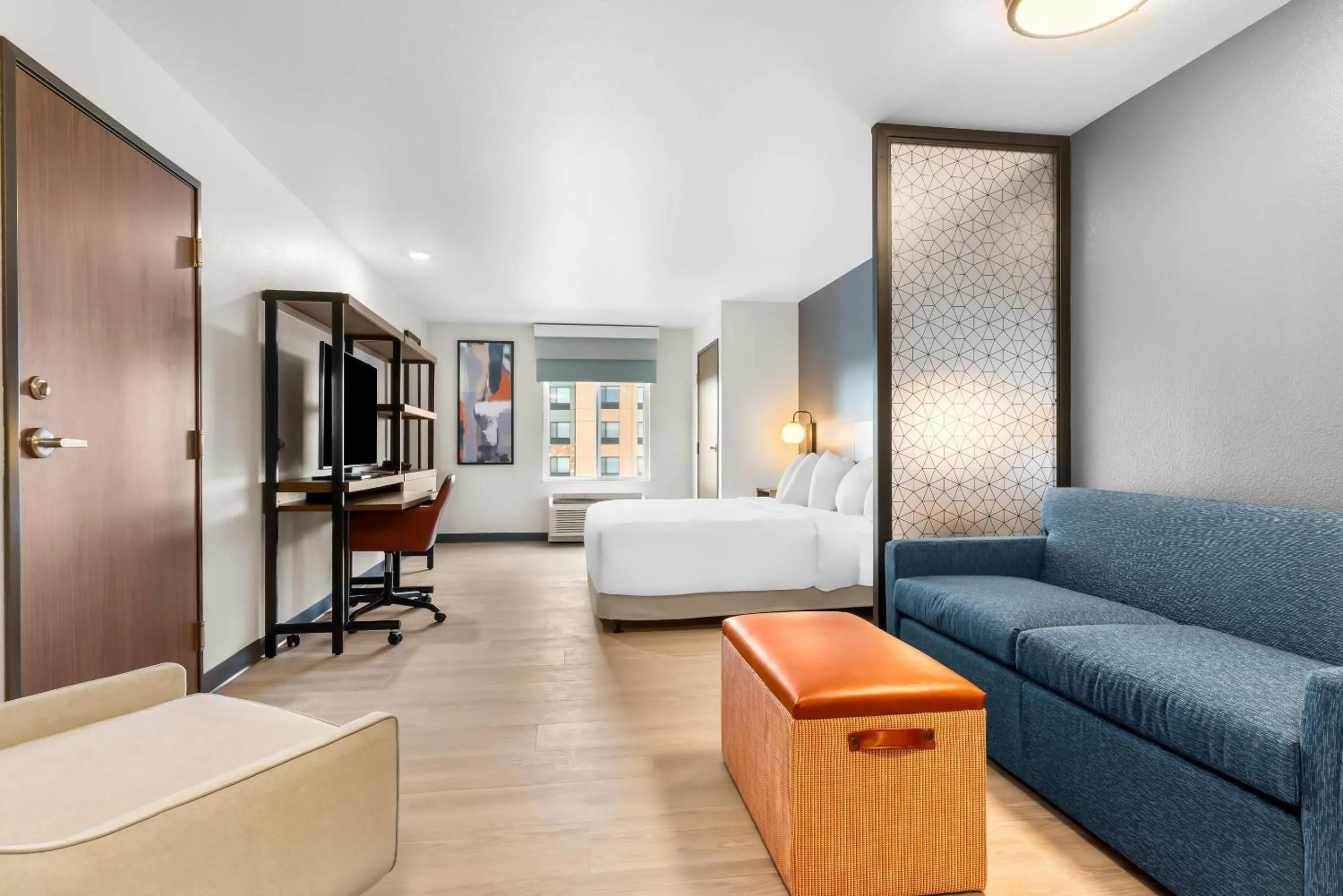 Bed in Everhome Suites Cheyenne