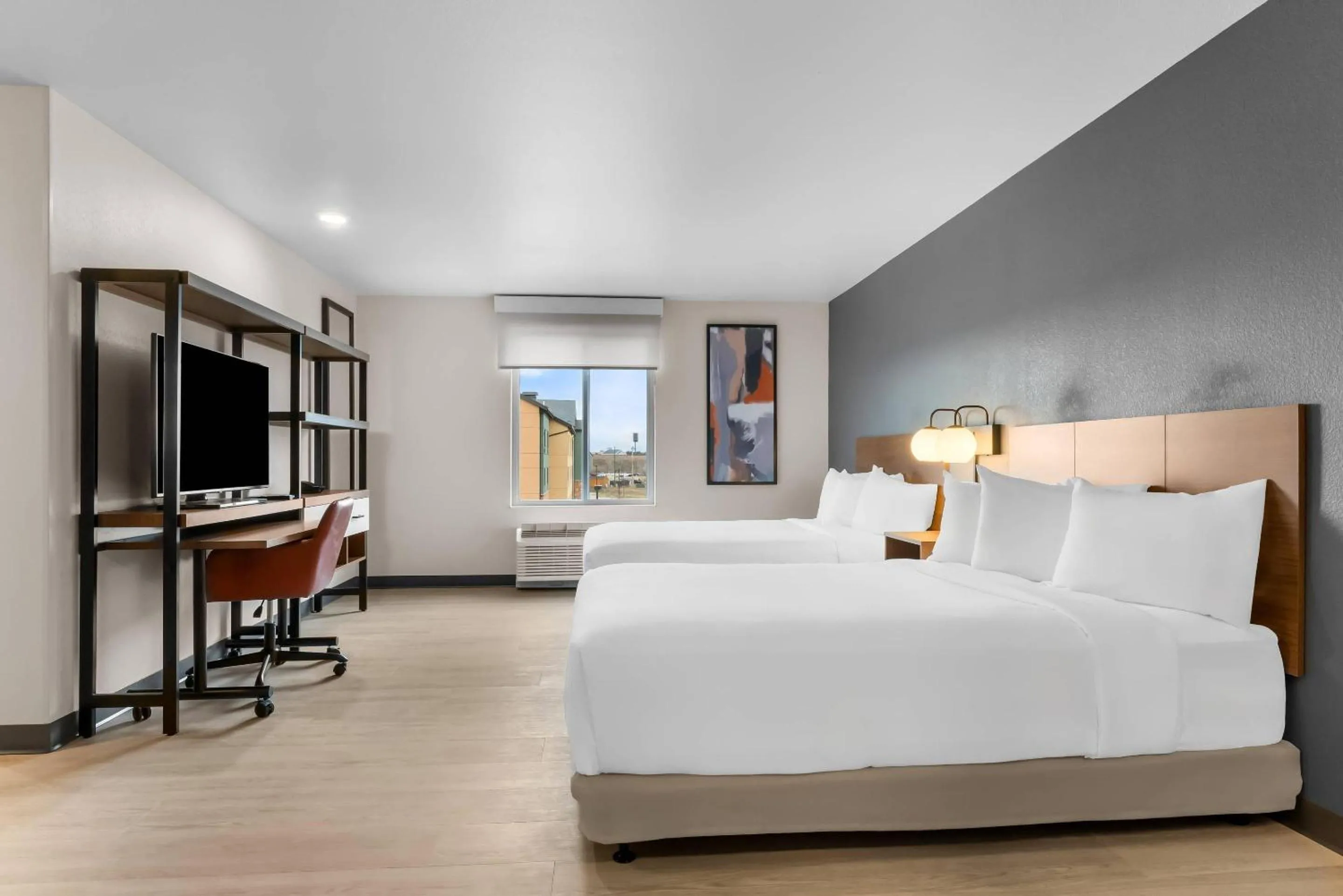 TV and multimedia, Bed in Everhome Suites Cheyenne
